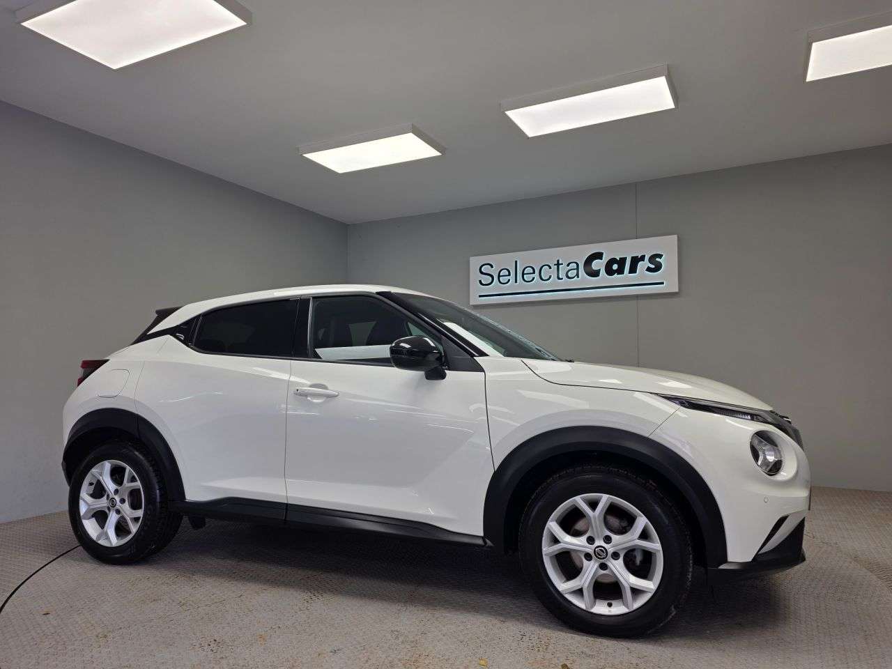 A 2020 NISSAN JUKE 1.0 DIG-T N-Connecta SUV 5dr Petrol Manual Euro 6 (s/s) (114 ps) A 2020 NISSAN JUKE 1.0 DIG-T N-Connecta SUV 5dr Petrol Manual Euro 6 (s/s) (114 ps)