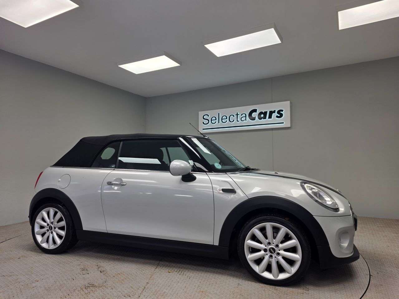 A 2017 MINI CONVERTIBLE 1.5 Cooper Convertible 2dr Petrol Manual Euro 6 (s/s) (136 ps) A 2017 MINI CONVERTIBLE 1.5 Cooper Convertible 2dr Petrol Manual Euro 6 (s/s) (136 ps)