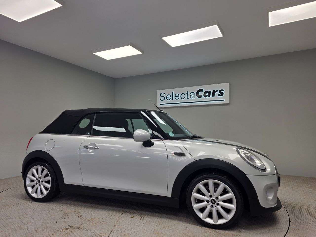 A 2017 MINI CONVERTIBLE 1.5 Cooper Convertible 2dr Petrol Manual Euro 6 (s/s) (136 ps) A 2017 MINI CONVERTIBLE 1.5 Cooper Convertible 2dr Petrol Manual Euro 6 (s/s) (136 ps)