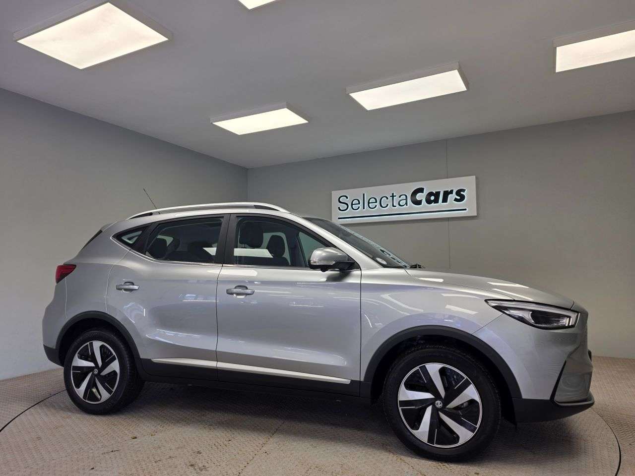 A 2022 MG MG ZS 51.1kWh Trophy SUV 5dr Electric Auto (176 ps) A 2022 MG MG ZS 51.1kWh Trophy SUV 5dr Electric Auto (176 ps)