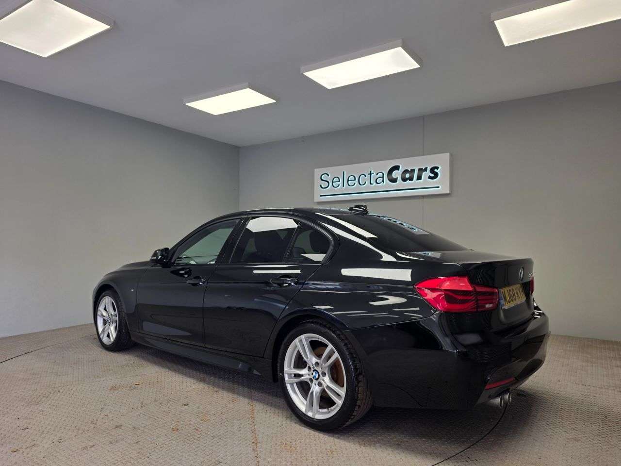 A 2018 BMW 3 SERIES 2.0 320d M Sport Saloon 4dr Diesel Manual Euro 6 (s/s) (190 ps) A 2018 BMW 3 SERIES 2.0 320d M Sport Saloon 4dr Diesel Manual Euro 6 (s/s) (190 ps)