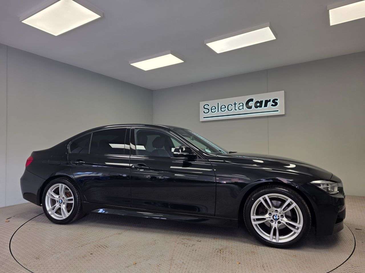 A 2018 BMW 3 SERIES 2.0 320d M Sport Saloon 4dr Diesel Manual Euro 6 (s/s) (190 ps) A 2018 BMW 3 SERIES 2.0 320d M Sport Saloon 4dr Diesel Manual Euro 6 (s/s) (190 ps)