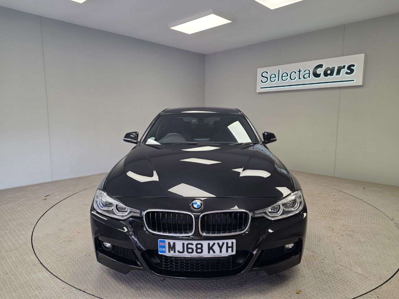 A 2018 BMW 3 SERIES 2.0 320d M Sport Saloon 4dr Diesel Manual Euro 6 (s/s) (190 ps) A 2018 BMW 3 SERIES 2.0 320d M Sport Saloon 4dr Diesel Manual Euro 6 (s/s) (190 ps)