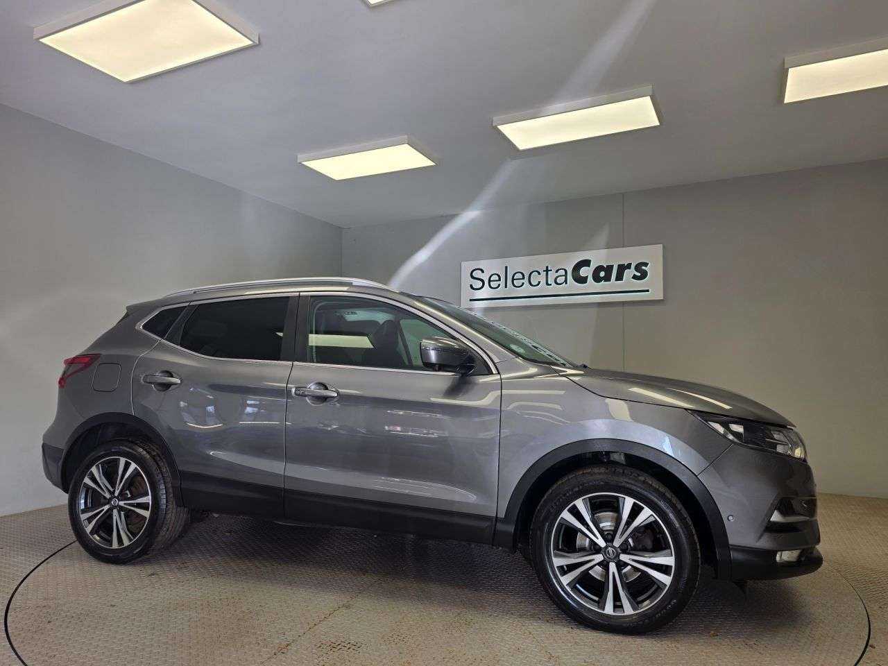 A 2019 NISSAN QASHQAI 1.3 DIG-T N-Connecta SUV 5dr Petrol Manual Euro 6 (s/s) (140 ps) A 2019 NISSAN QASHQAI 1.3 DIG-T N-Connecta SUV 5dr Petrol Manual Euro 6 (s/s) (140 ps)