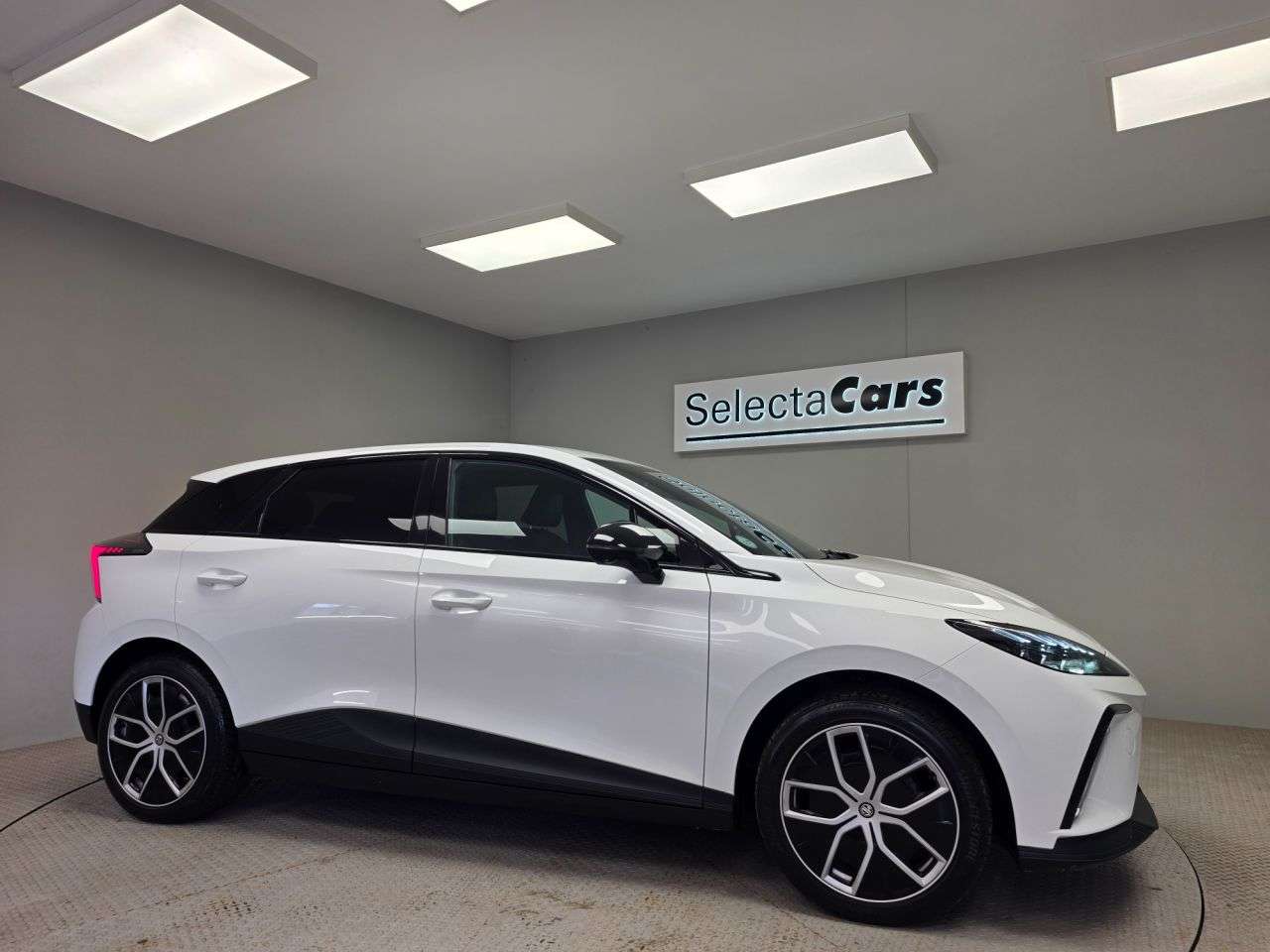 A 2024 MG 1100 64kWh Trophy Long Range Hatchback 5dr Electric Auto (203 ps) A 2024 MG 1100 64kWh Trophy Long Range Hatchback 5dr Electric Auto (203 ps)