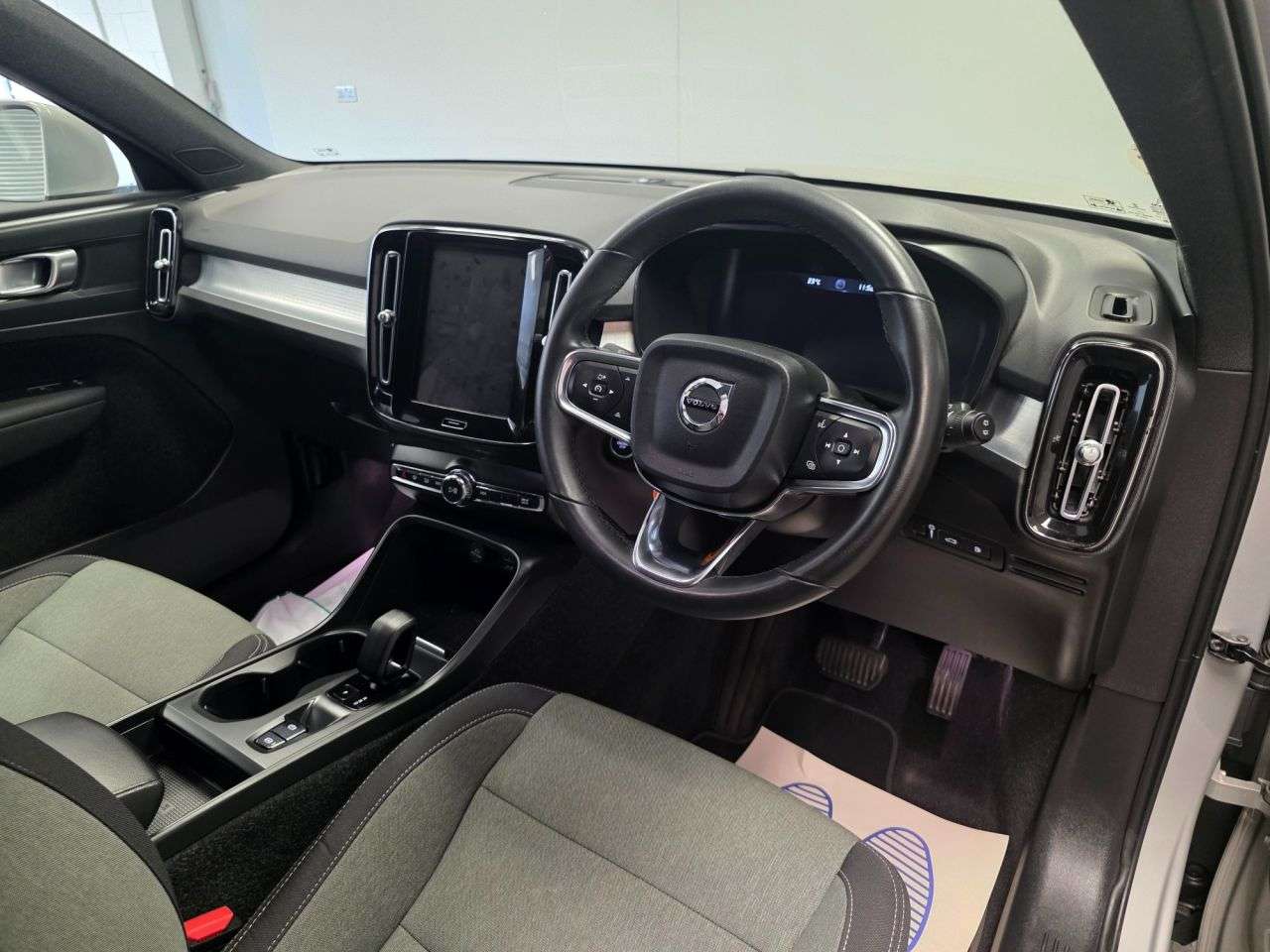 2022 VOLVO XC40 2022 VOLVO XC40