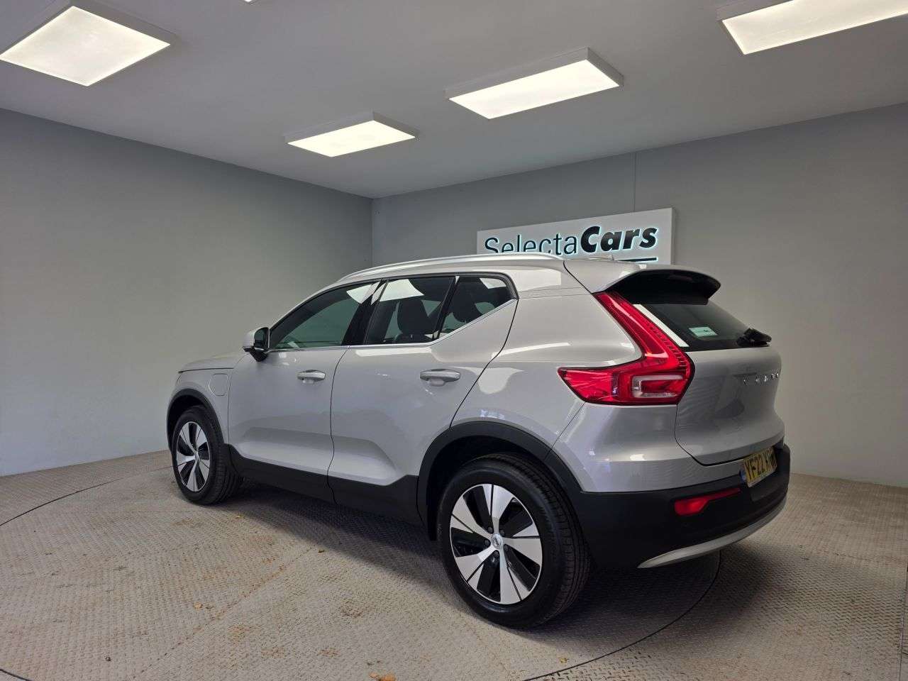 A 2022 VOLVO XC40 1.5h T4 Recharge 10.7kWh Core SUV 5dr Petrol Plug-in Hybrid Auto Euro 6 (s/ A 2022 VOLVO XC40 1.5h T4 Recharge 10.7kWh Core SUV 5dr Petrol Plug-in Hybrid Auto Euro 6 (s/
