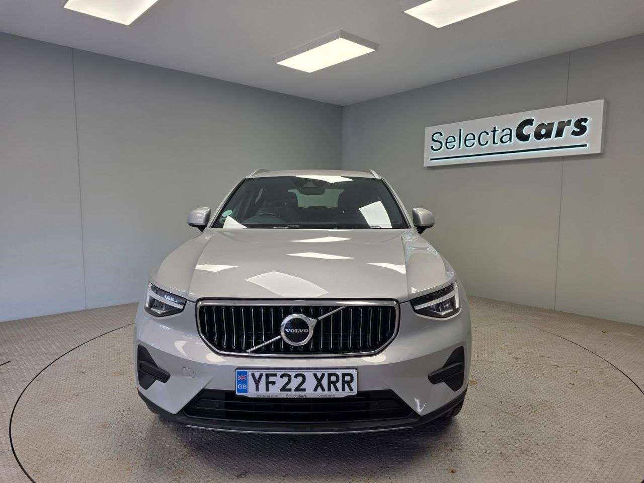 A 2022 VOLVO XC40 1.5h T4 Recharge 10.7kWh Core SUV 5dr Petrol Plug-in Hybrid Auto Euro 6 (s/ A 2022 VOLVO XC40 1.5h T4 Recharge 10.7kWh Core SUV 5dr Petrol Plug-in Hybrid Auto Euro 6 (s/
