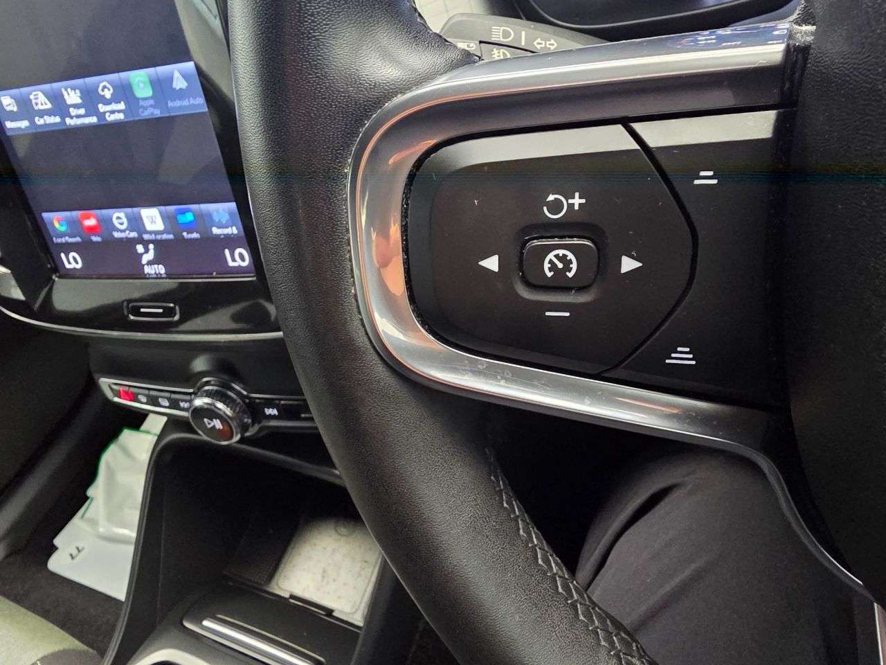 2022 VOLVO XC40 2022 VOLVO XC40