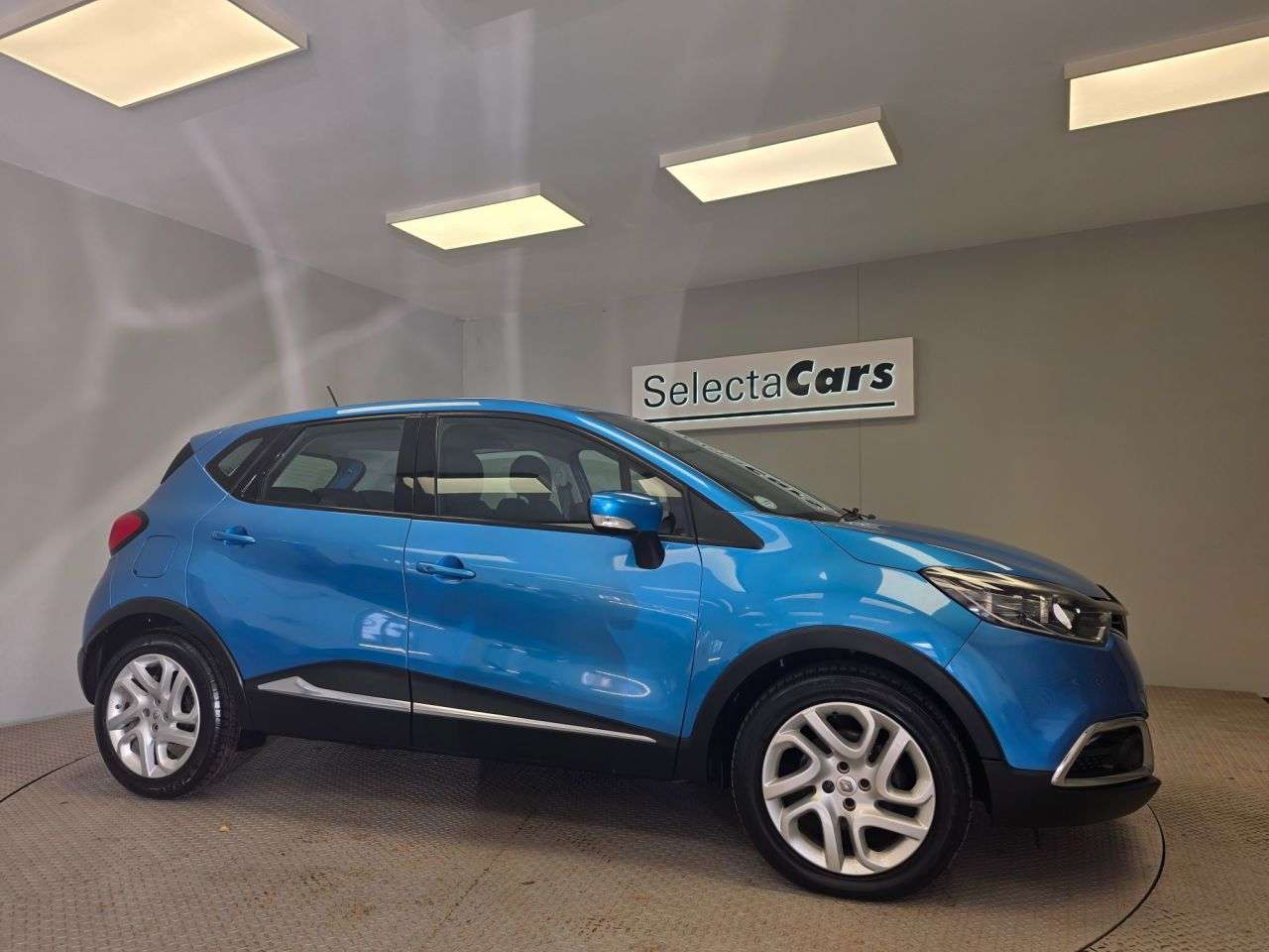 A 2015 RENAULT CAPTUR 1.5 dCi ENERGY Dynamique MediaNav SUV 5dr Diesel Manual Euro 5 (s/s) (90 ps A 2015 RENAULT CAPTUR 1.5 dCi ENERGY Dynamique MediaNav SUV 5dr Diesel Manual Euro 5 (s/s) (90 ps