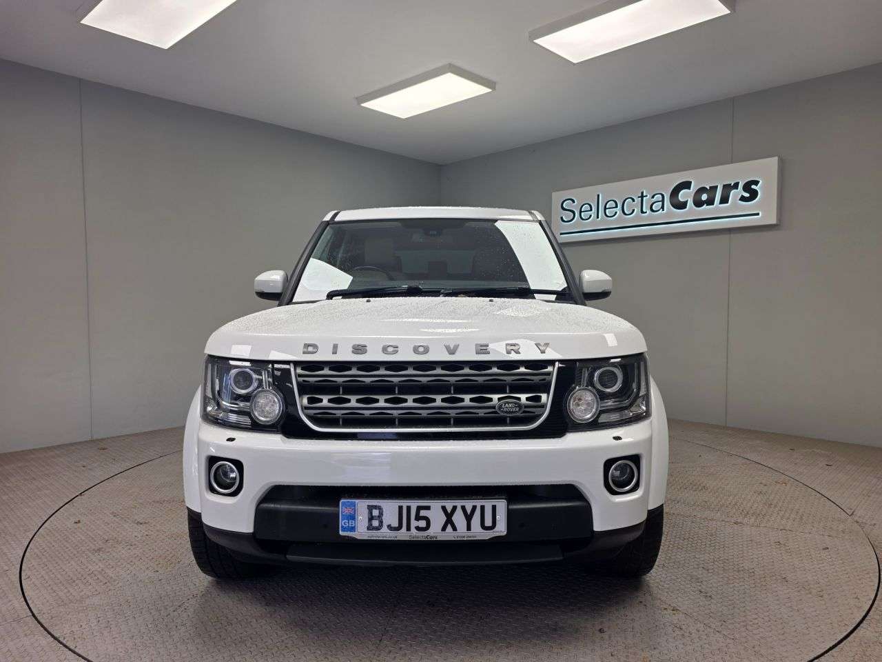 A 2015 LAND ROVER DISCOVERY 4 3.0 SD V6 SE Tech SUV 5dr Diesel Auto 4WD Euro 5 (s/s) (255 bhp) A 2015 LAND ROVER DISCOVERY 4 3.0 SD V6 SE Tech SUV 5dr Diesel Auto 4WD Euro 5 (s/s) (255 bhp)
