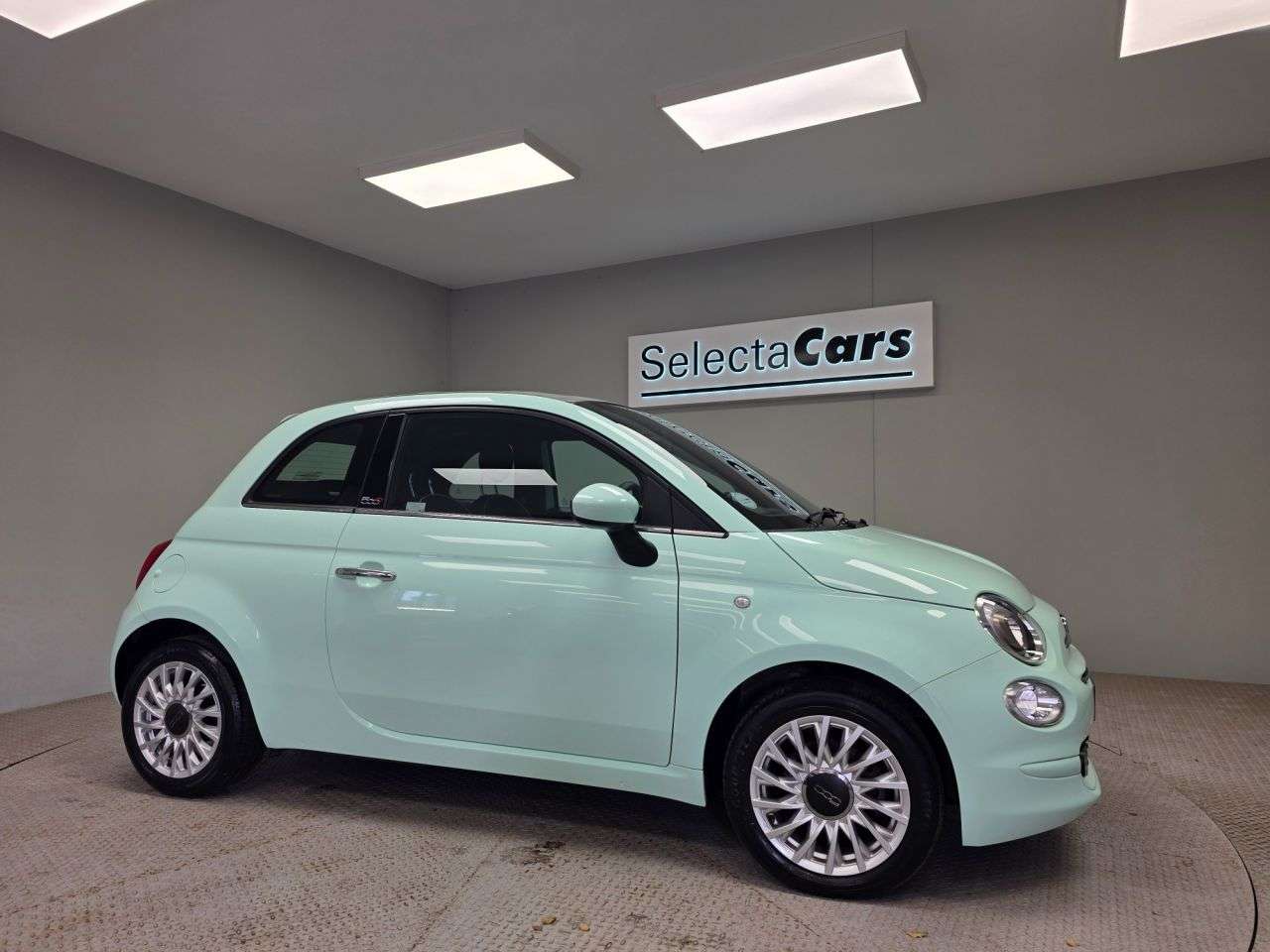 A 2019 FIAT 500C 1.2 Lounge Convertible 2dr Petrol Manual Euro 6 (s/s) (69 bhp) A 2019 FIAT 500C 1.2 Lounge Convertible 2dr Petrol Manual Euro 6 (s/s) (69 bhp)