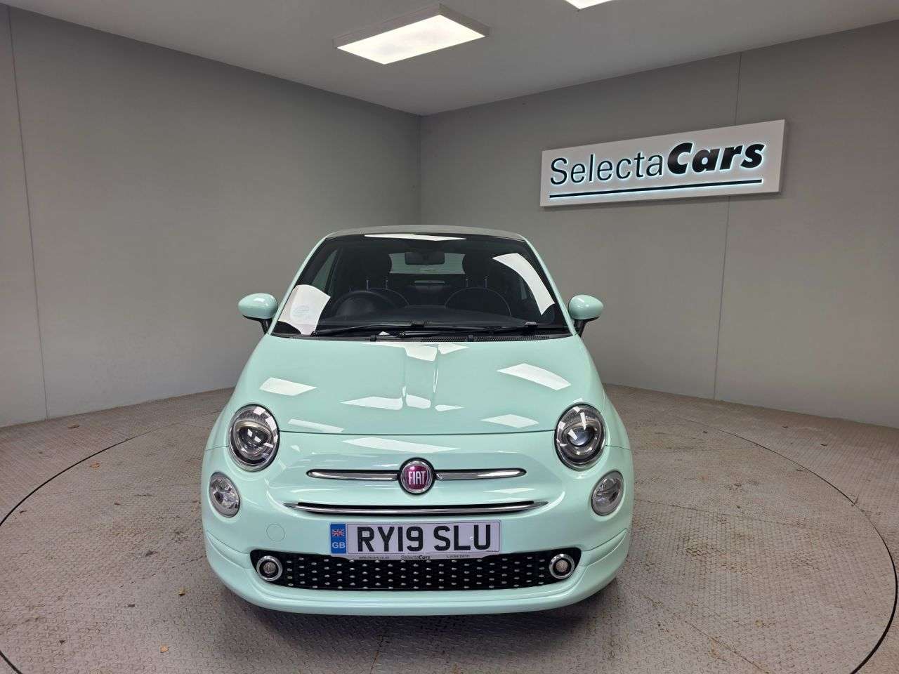 A 2019 FIAT 500C 1.2 Lounge Convertible 2dr Petrol Manual Euro 6 (s/s) (69 bhp) A 2019 FIAT 500C 1.2 Lounge Convertible 2dr Petrol Manual Euro 6 (s/s) (69 bhp)