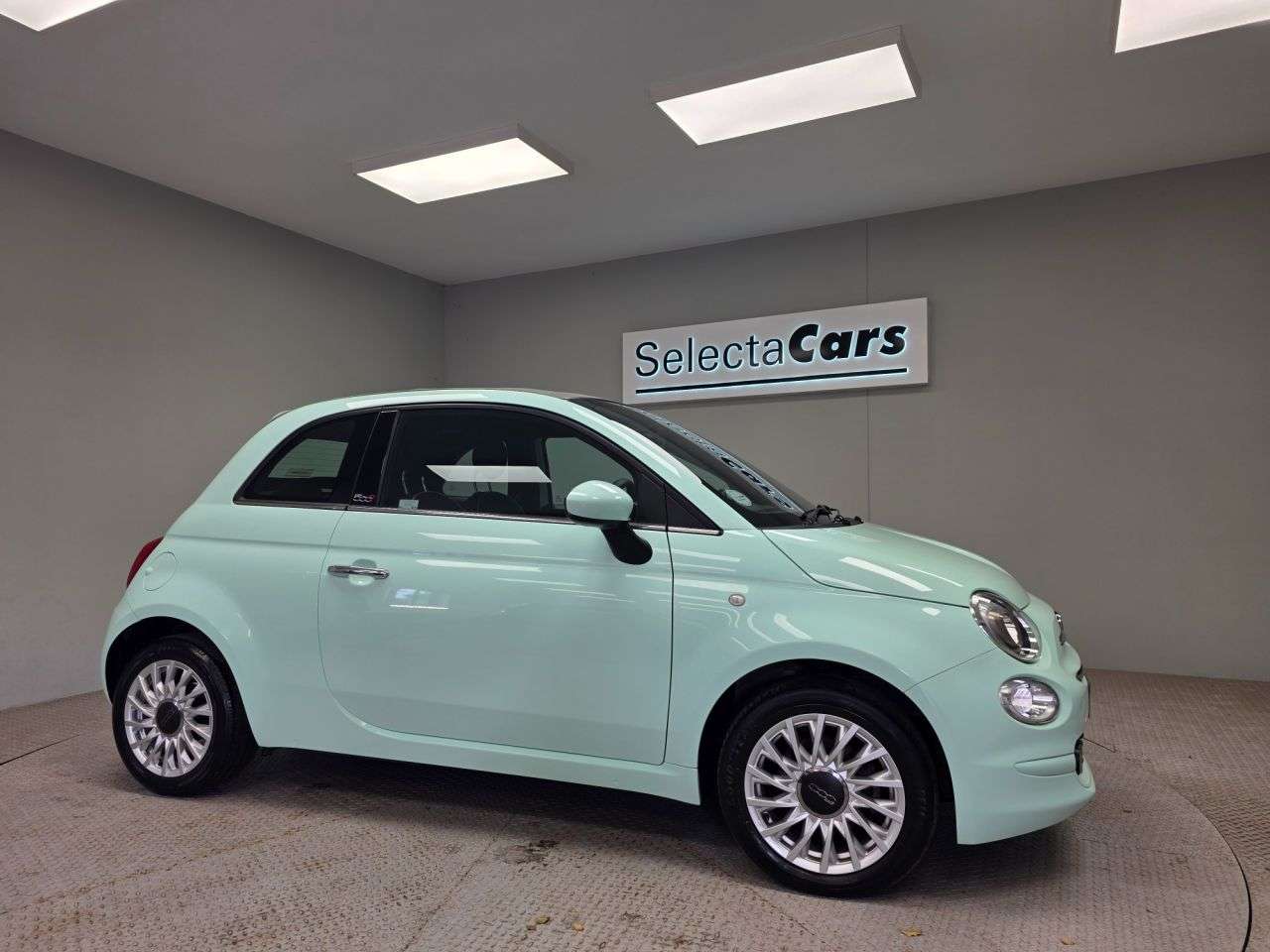 A 2019 FIAT 500C 1.2 Lounge Convertible 2dr Petrol Manual Euro 6 (s/s) (69 bhp) A 2019 FIAT 500C 1.2 Lounge Convertible 2dr Petrol Manual Euro 6 (s/s) (69 bhp)