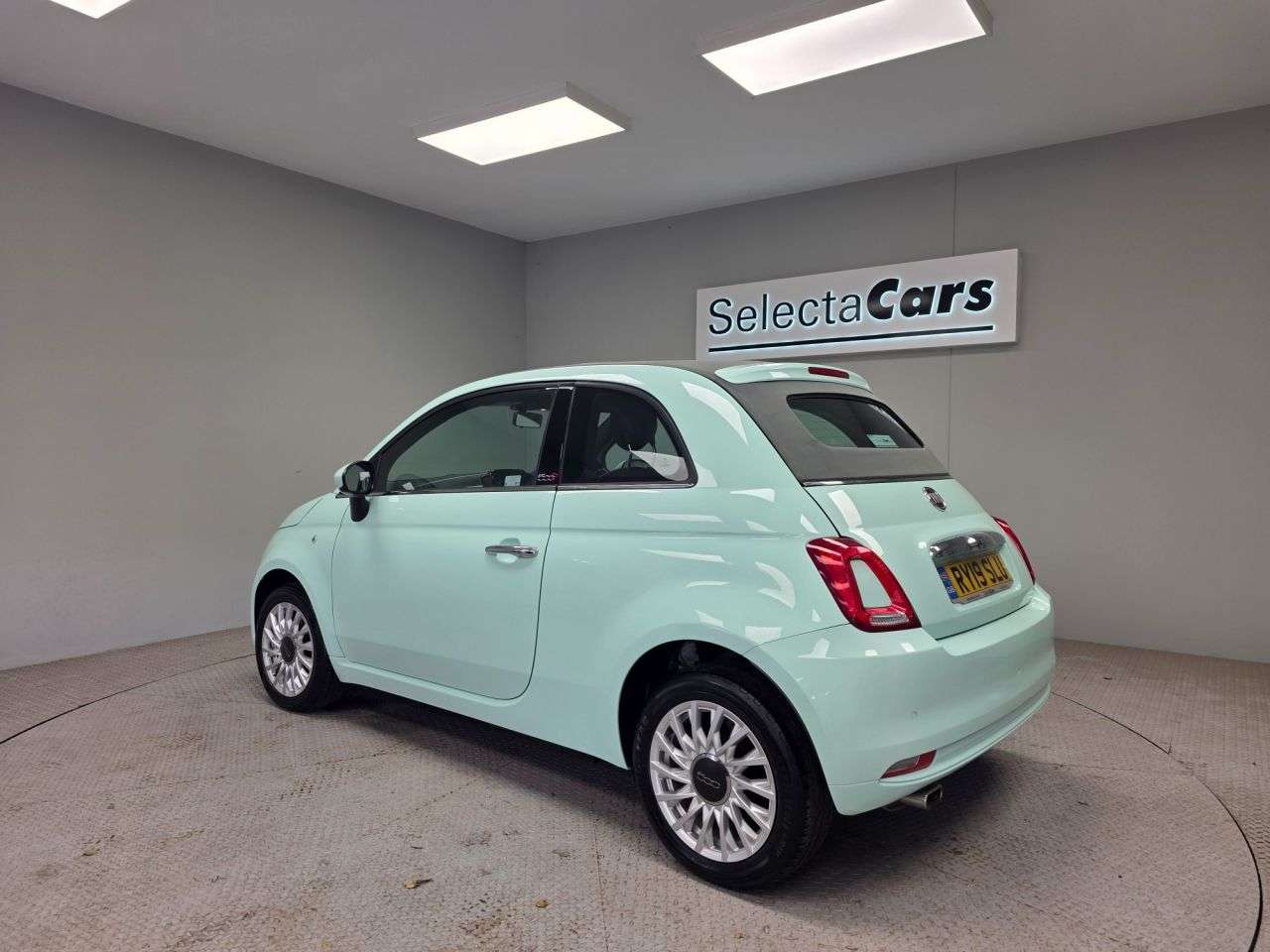 A 2019 FIAT 500C 1.2 Lounge Convertible 2dr Petrol Manual Euro 6 (s/s) (69 bhp) A 2019 FIAT 500C 1.2 Lounge Convertible 2dr Petrol Manual Euro 6 (s/s) (69 bhp)