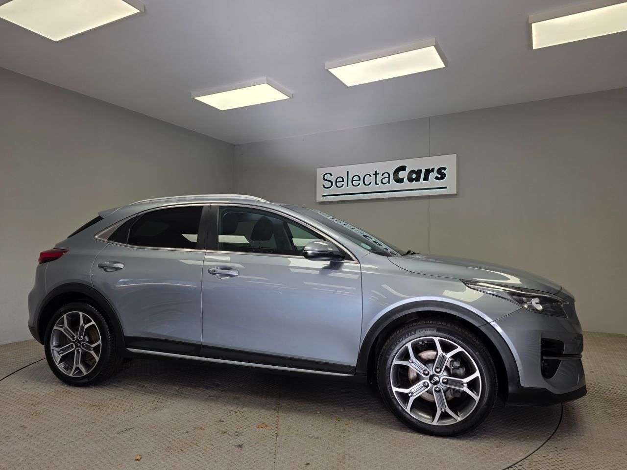 A 2020 KIA XCEED 1.4 T-GDi 3 SUV 5dr Petrol DCT Euro 6 (s/s) (138 bhp) A 2020 KIA XCEED 1.4 T-GDi 3 SUV 5dr Petrol DCT Euro 6 (s/s) (138 bhp)
