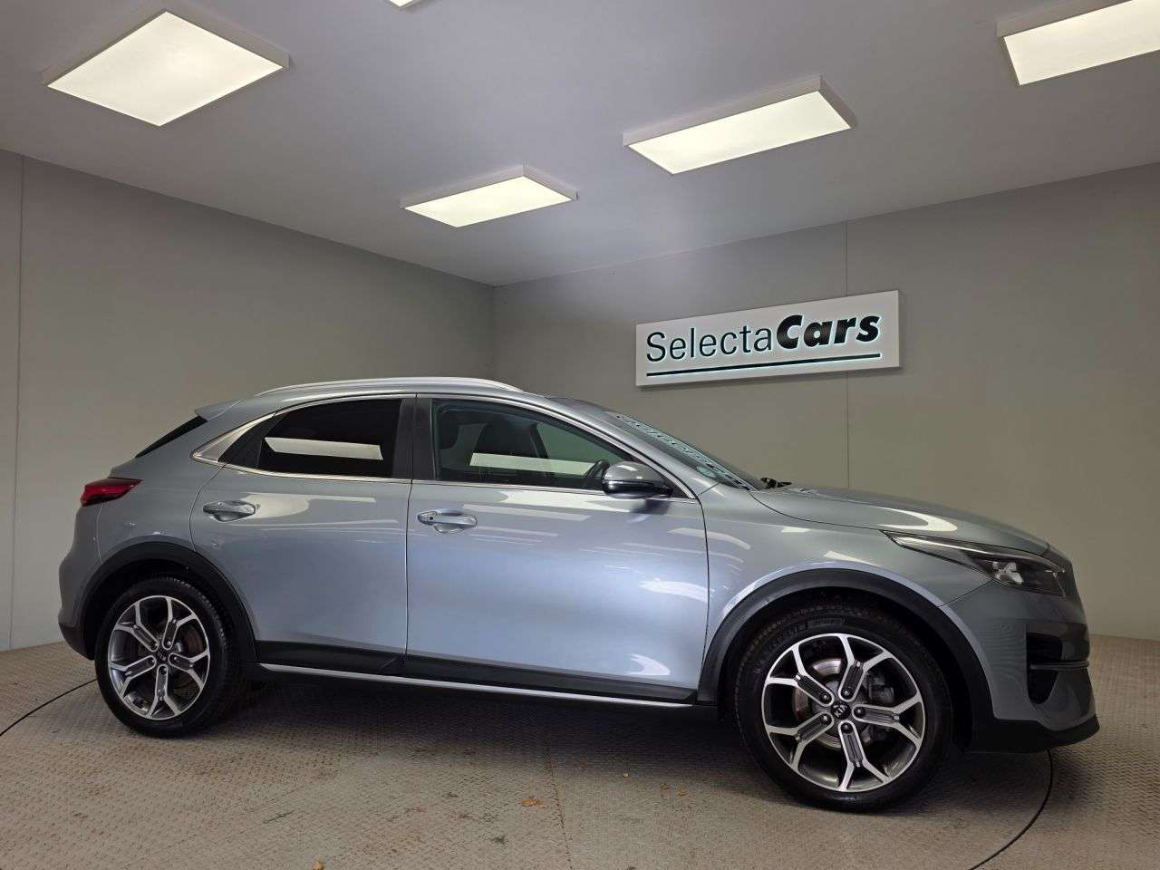 A 2020 KIA XCEED 1.4 T-GDi 3 SUV 5dr Petrol DCT Euro 6 (s/s) (138 bhp) A 2020 KIA XCEED 1.4 T-GDi 3 SUV 5dr Petrol DCT Euro 6 (s/s) (138 bhp)
