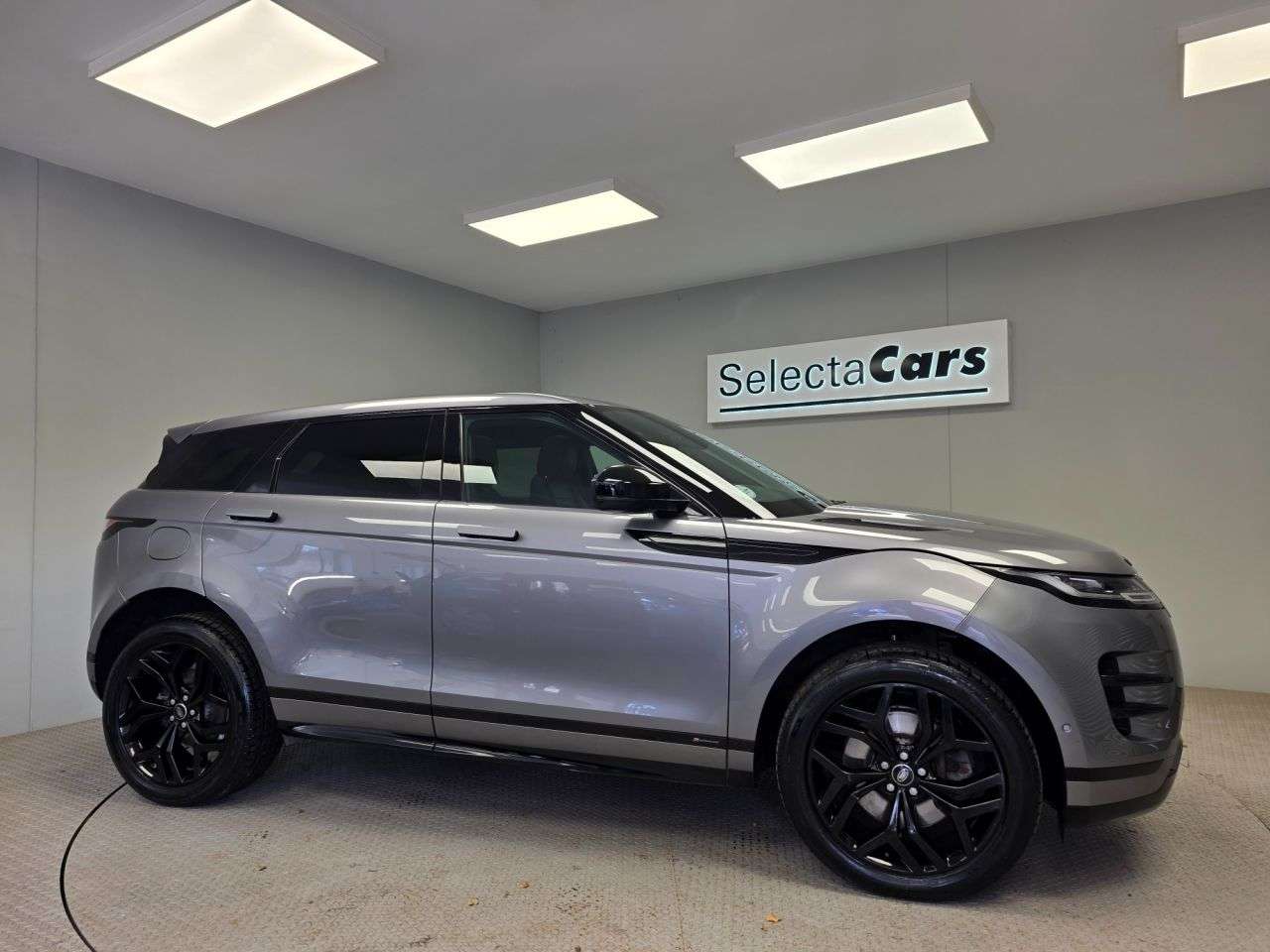 A 2020 LAND ROVER RANGE ROVER EVOQUE 2.0 P200 MHEV R-Dynamic SE SUV 5dr Petrol Auto 4WD Euro 6 (s/s) (200 ps) A 2020 LAND ROVER RANGE ROVER EVOQUE 2.0 P200 MHEV R-Dynamic SE SUV 5dr Petrol Auto 4WD Euro 6 (s/s) (200 ps)
