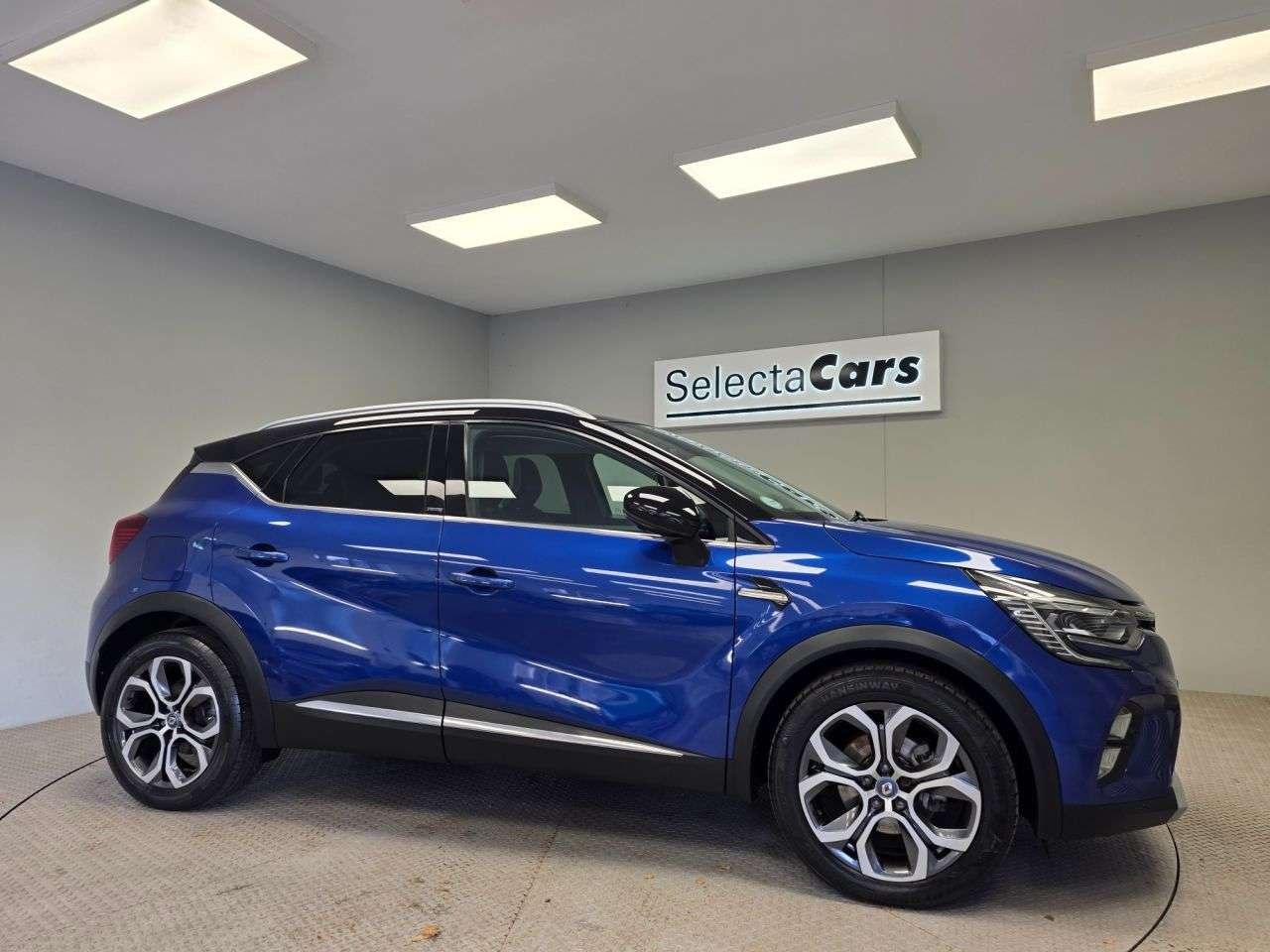 A 2020 RENAULT CAPTUR 1.6 E-TECH 9.8kWh S Edition SUV 5dr Petrol Plug-in Hybrid Auto Euro 6 (s/s) A 2020 RENAULT CAPTUR 1.6 E-TECH 9.8kWh S Edition SUV 5dr Petrol Plug-in Hybrid Auto Euro 6 (s/s)