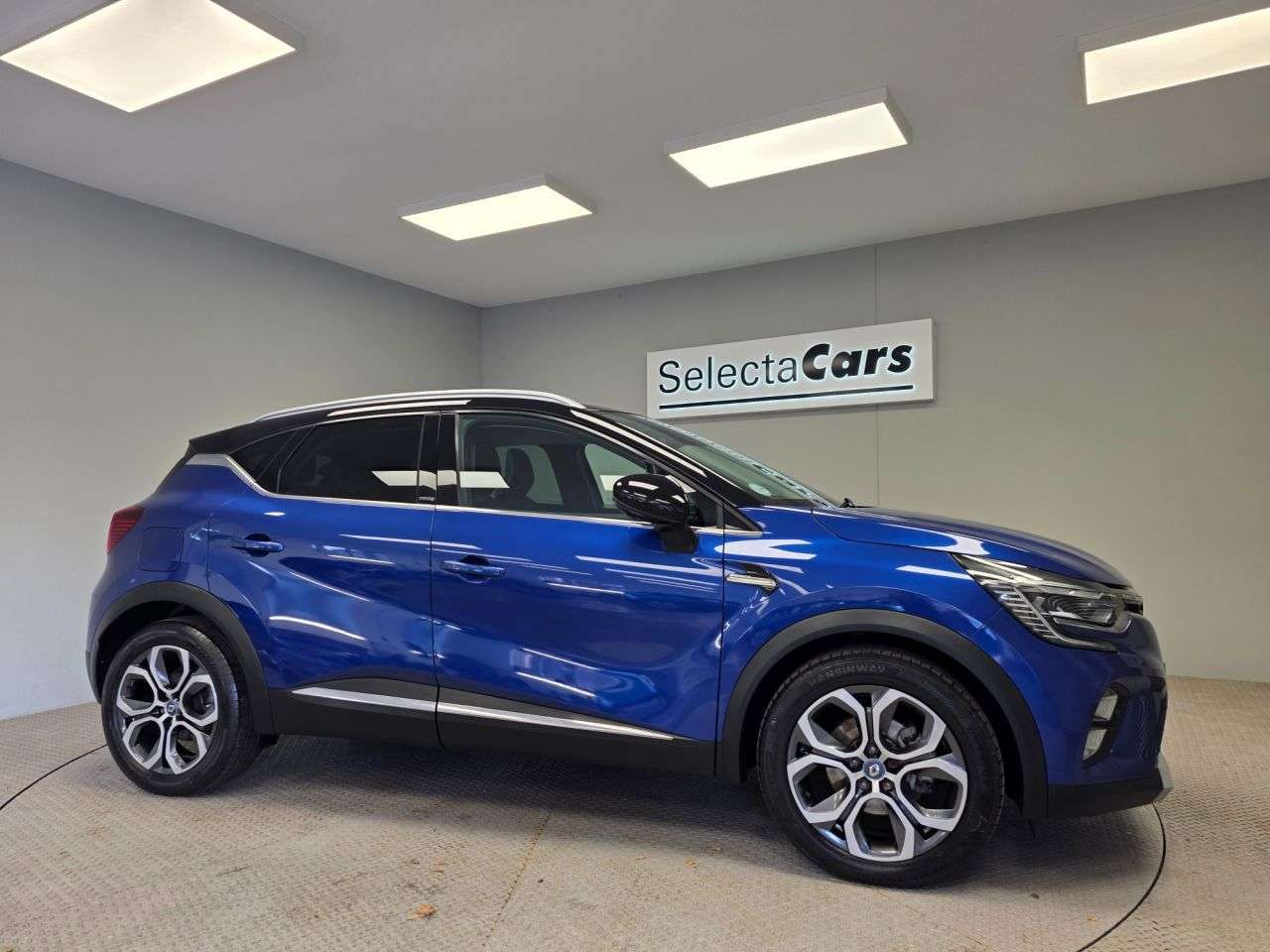 A 2020 RENAULT CAPTUR 1.6 E-TECH 9.8kWh S Edition SUV 5dr Petrol Plug-in Hybrid Auto Euro 6 (s/s) A 2020 RENAULT CAPTUR 1.6 E-TECH 9.8kWh S Edition SUV 5dr Petrol Plug-in Hybrid Auto Euro 6 (s/s)