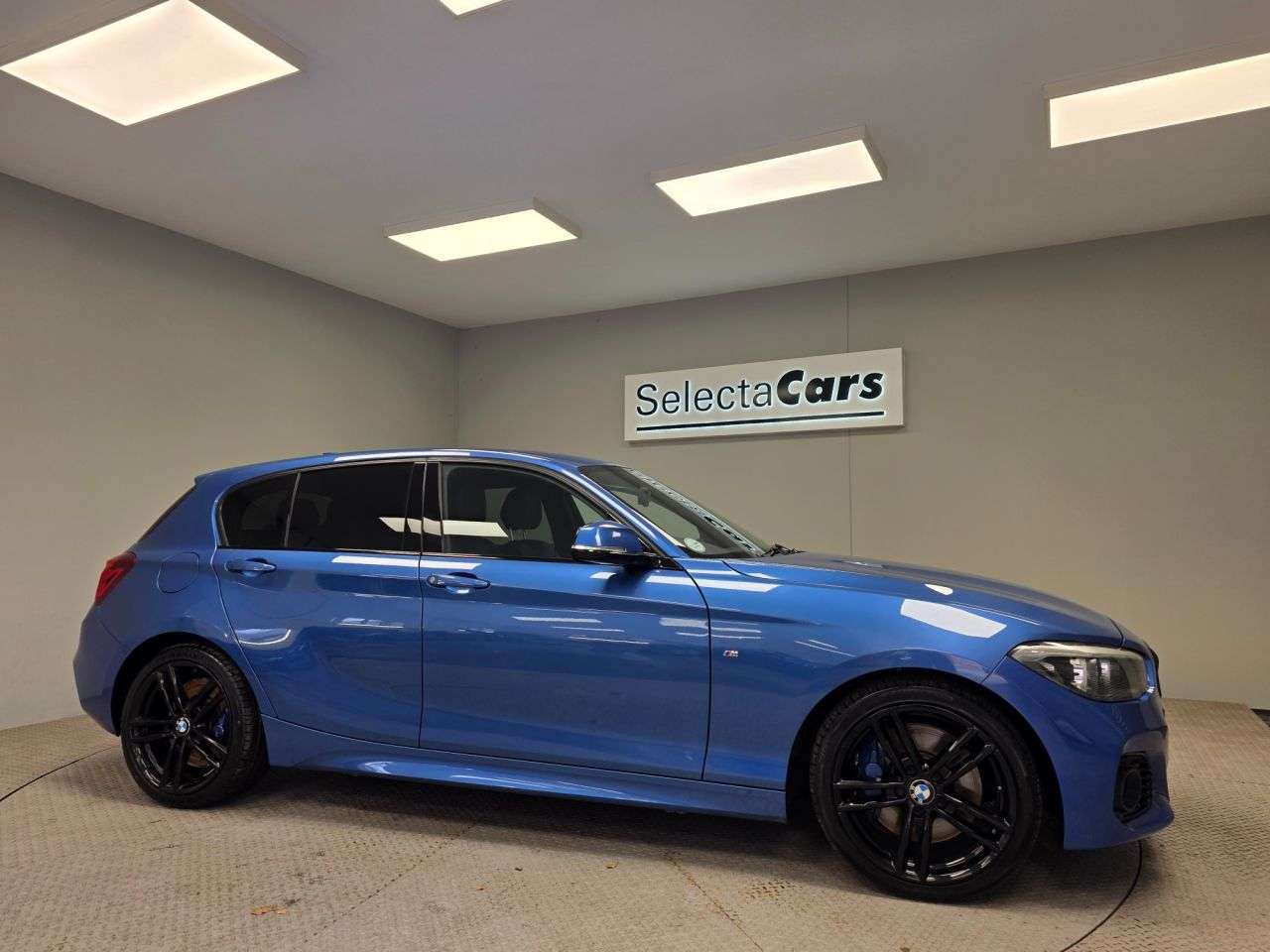 A 2019 BMW 1 SERIES 1.5 118i GPF M Sport Shadow Edition Hatchback 5dr Petrol Manual Euro 6 (s/s A 2019 BMW 1 SERIES 1.5 118i GPF M Sport Shadow Edition Hatchback 5dr Petrol Manual Euro 6 (s/s