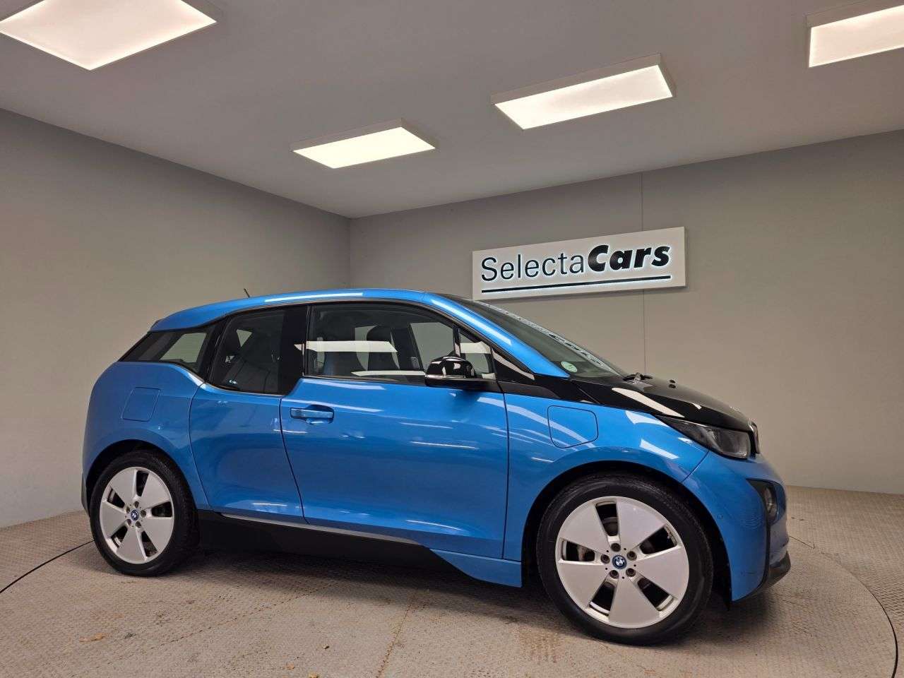 A 2016 BMW I3 33kWh Hatchback 5dr Petrol Plug-in Hybrid Auto Euro 6 (s/s) (Range Extender A 2016 BMW I3 33kWh Hatchback 5dr Petrol Plug-in Hybrid Auto Euro 6 (s/s) (Range Extender