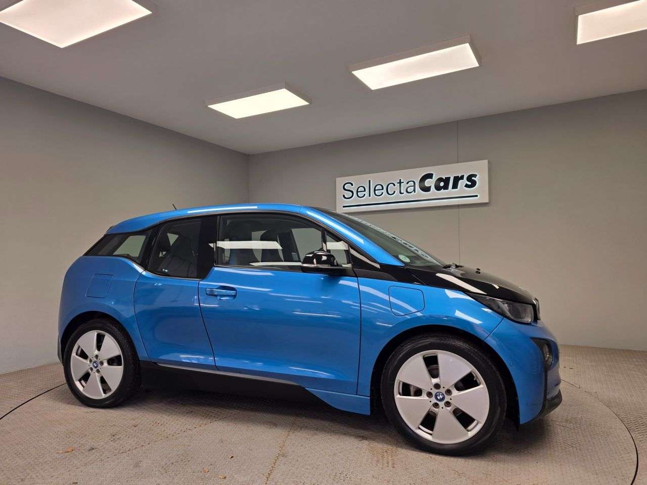 A 2016 BMW I3 33kWh Hatchback 5dr Petrol Plug-in Hybrid Auto Euro 6 (s/s) (Range Extender A 2016 BMW I3 33kWh Hatchback 5dr Petrol Plug-in Hybrid Auto Euro 6 (s/s) (Range Extender