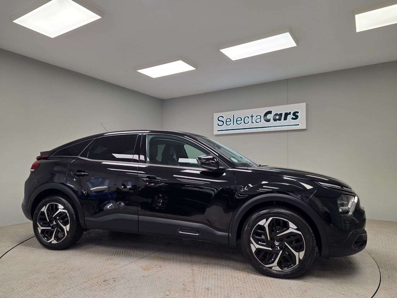 A 2023 CITROEN C4 1.2 PureTech Shine Plus Hatchback 5dr Petrol EAT8 Euro 6 (s/s) (130 ps) A 2023 CITROEN C4 1.2 PureTech Shine Plus Hatchback 5dr Petrol EAT8 Euro 6 (s/s) (130 ps)