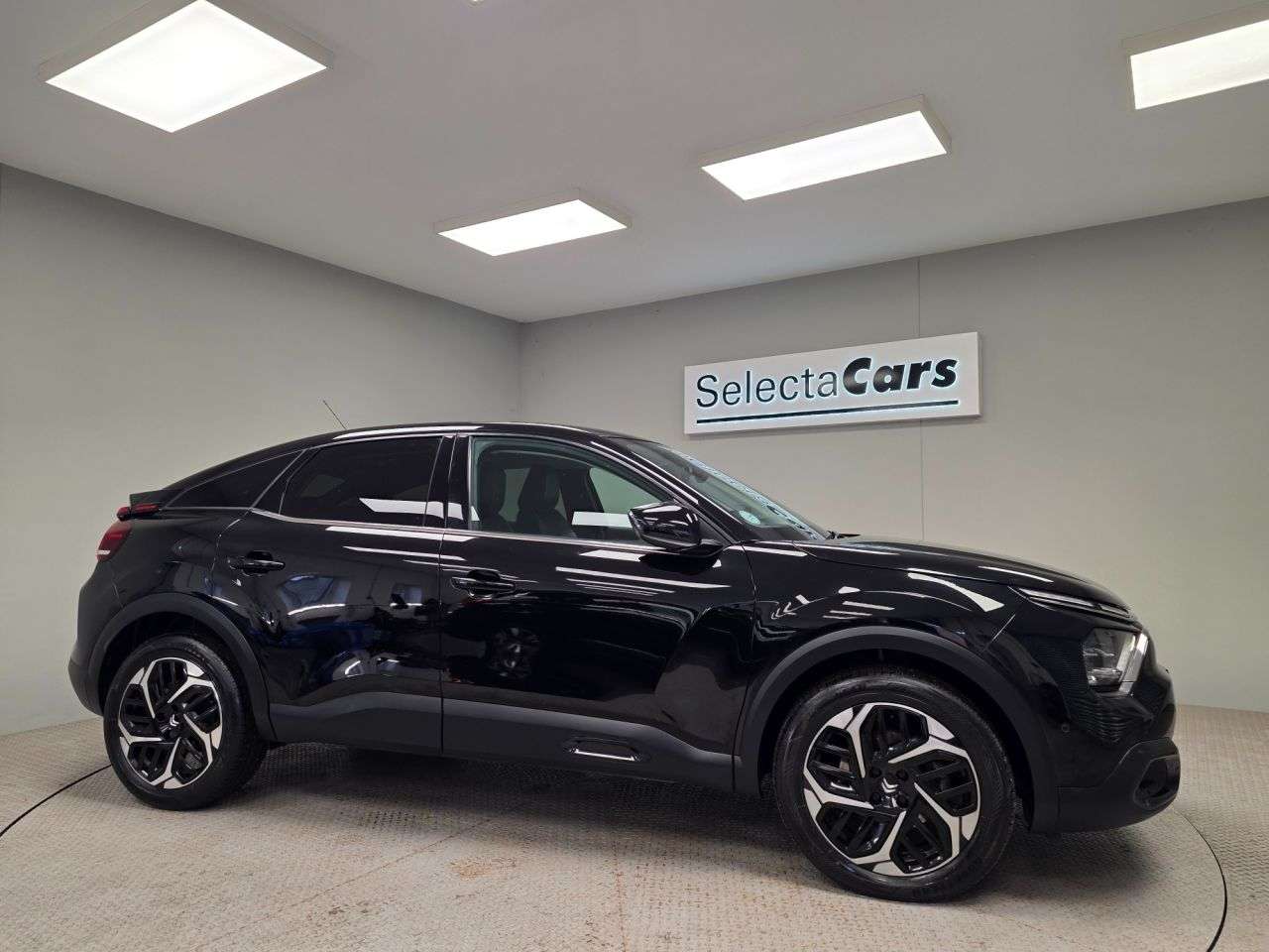 A 2023 CITROEN C4 1.2 PureTech Shine Plus Hatchback 5dr Petrol EAT8 Euro 6 (s/s) (130 ps) A 2023 CITROEN C4 1.2 PureTech Shine Plus Hatchback 5dr Petrol EAT8 Euro 6 (s/s) (130 ps)
