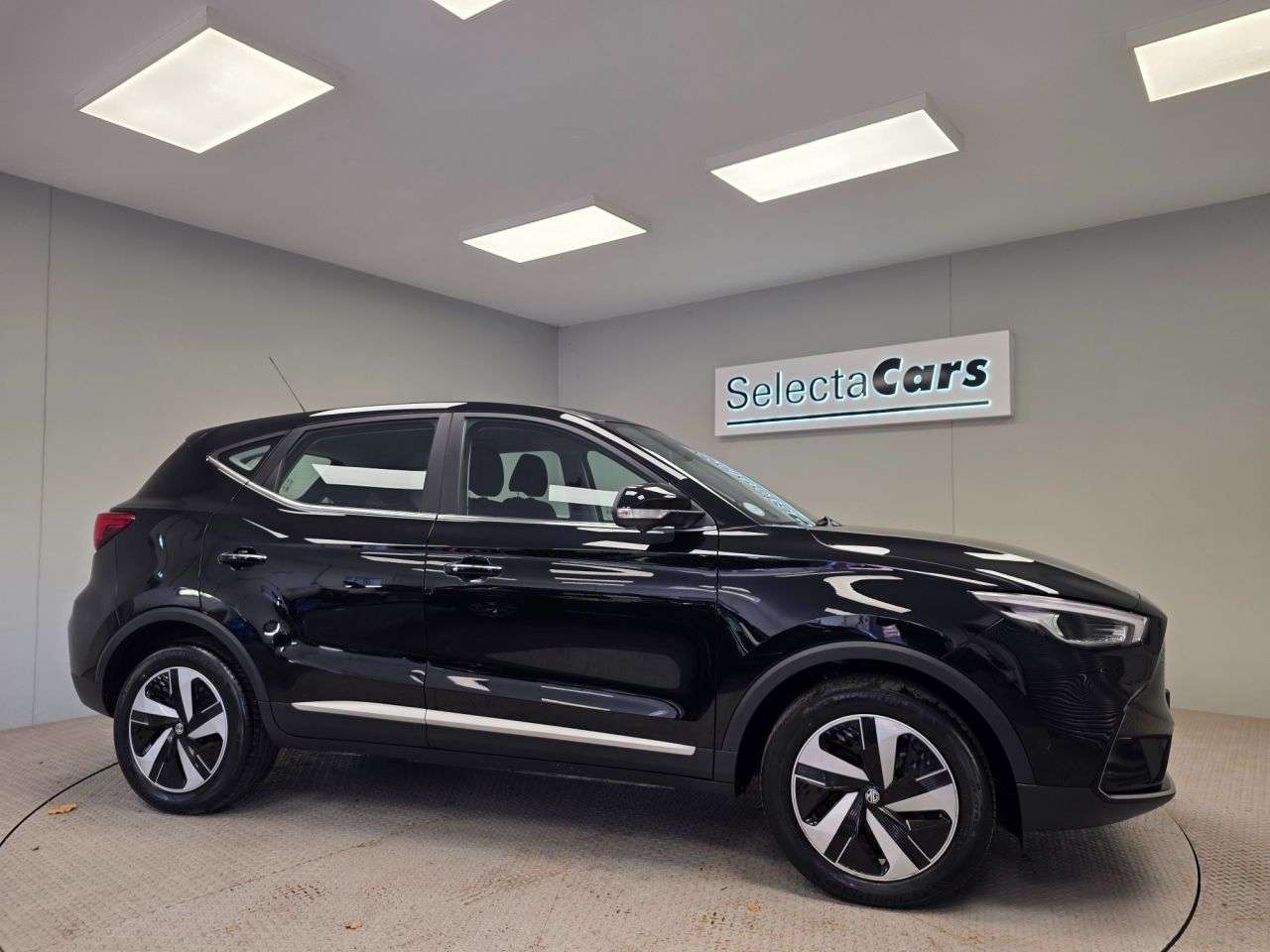 A 2022 MG MG ZS 72.6kWh SE Long Range SUV 5dr Electric Auto (156 ps) A 2022 MG MG ZS 72.6kWh SE Long Range SUV 5dr Electric Auto (156 ps)