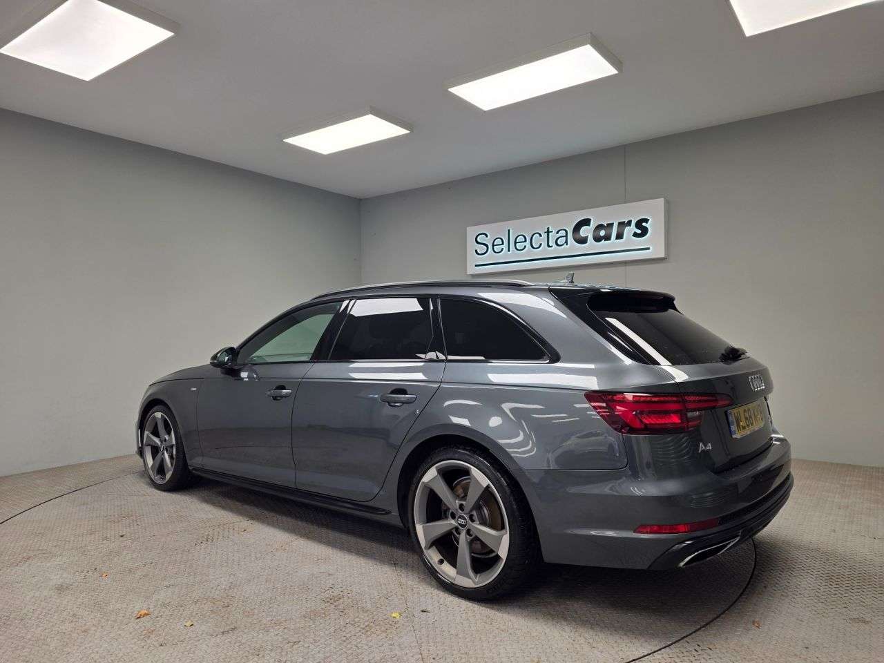 A 2019 AUDI A4 AVANT 2.0 TDI 40 Black Edition Estate 5dr Diesel S Tronic Euro 6 (s/s) (190 ps) A 2019 AUDI A4 AVANT 2.0 TDI 40 Black Edition Estate 5dr Diesel S Tronic Euro 6 (s/s) (190 ps)