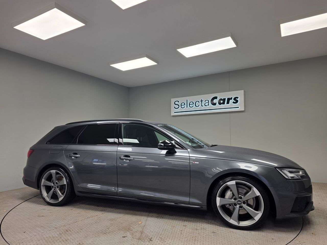 A 2019 AUDI A4 AVANT 2.0 TDI 40 Black Edition Estate 5dr Diesel S Tronic Euro 6 (s/s) (190 ps) A 2019 AUDI A4 AVANT 2.0 TDI 40 Black Edition Estate 5dr Diesel S Tronic Euro 6 (s/s) (190 ps)