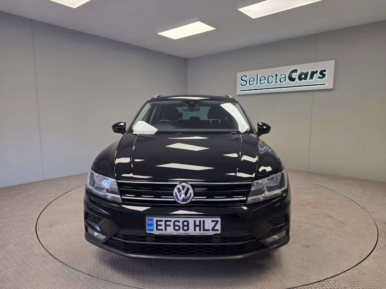A 2018 VOLKSWAGEN TIGUAN 2.0 TDI SE Navigation SUV 5dr Diesel Manual Euro 6 (s/s) (150 ps) A 2018 VOLKSWAGEN TIGUAN 2.0 TDI SE Navigation SUV 5dr Diesel Manual Euro 6 (s/s) (150 ps)
