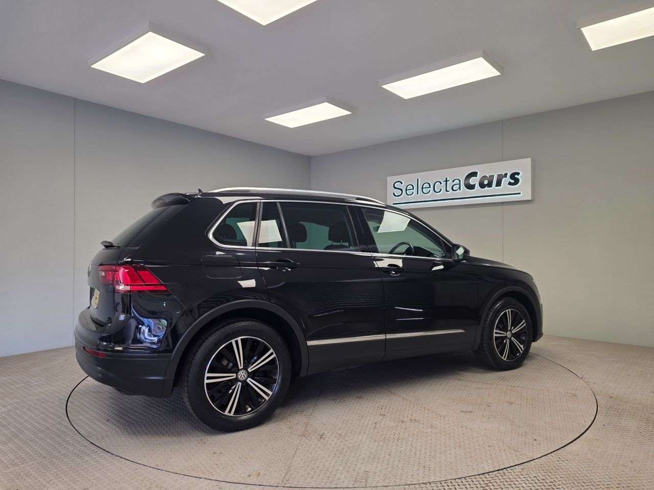 2018 VOLKSWAGEN TIGUAN 2018 VOLKSWAGEN TIGUAN