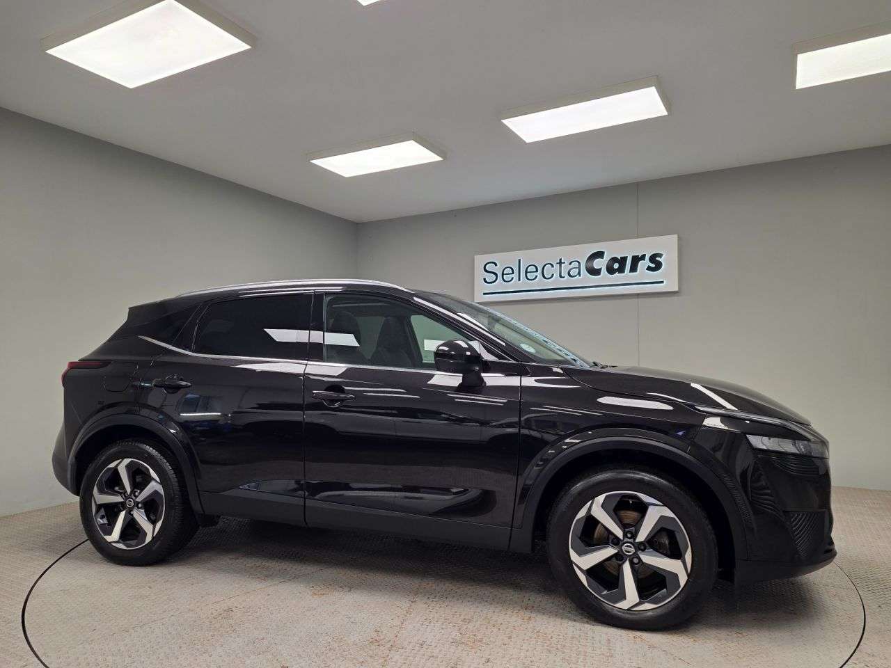 A 2021 NISSAN QASHQAI 1.3 DIG-T MHEV N-Connecta SUV 5dr Petrol Hybrid Manual Euro 6 (s/s) (140 ps A 2021 NISSAN QASHQAI 1.3 DIG-T MHEV N-Connecta SUV 5dr Petrol Hybrid Manual Euro 6 (s/s) (140 ps