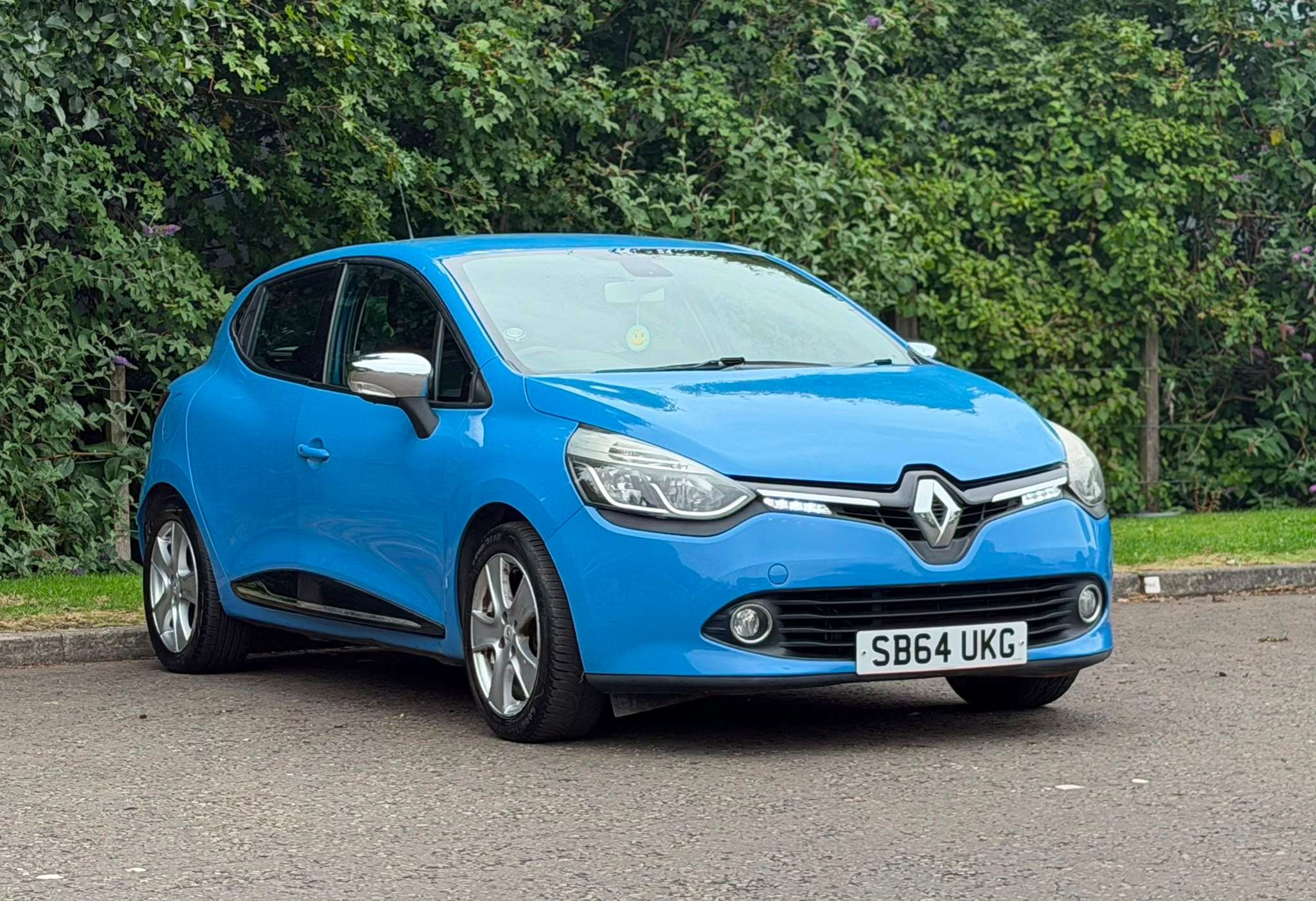 A 2014 RENAULT CLIO 1.2 16V Dynamique MediaNav Hatchback 5dr Petrol Manual Euro 5 (75 ps) A 2014 RENAULT CLIO 1.2 16V Dynamique MediaNav Hatchback 5dr Petrol Manual Euro 5 (75 ps)