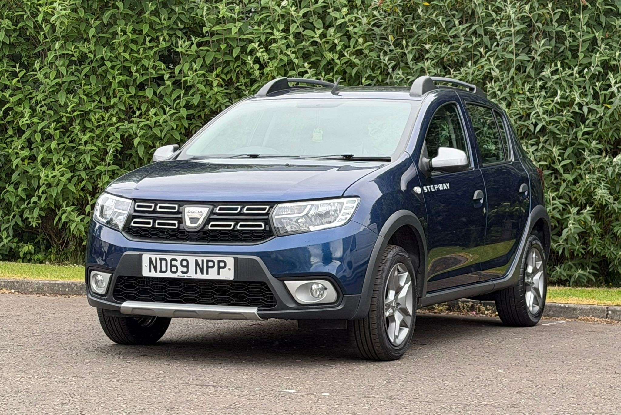 A 2019 DACIA SANDERO STEPWAY 0.9 TCe Comfort Hatchback 5dr Petrol Manual Euro 6 (s/s) (90 ps) A 2019 DACIA SANDERO STEPWAY 0.9 TCe Comfort Hatchback 5dr Petrol Manual Euro 6 (s/s) (90 ps)
