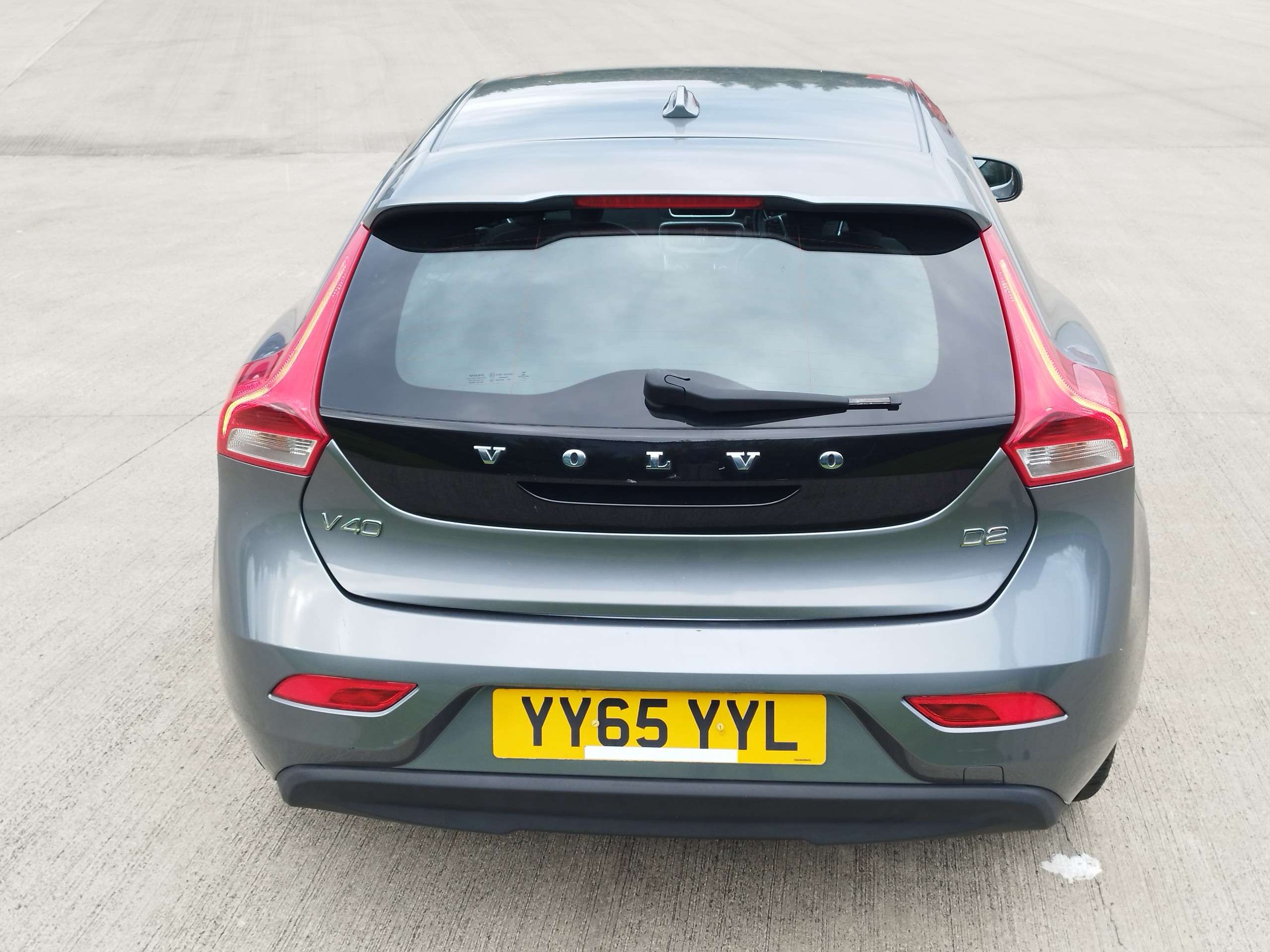 2015 VOLVO V40 2015 VOLVO V40