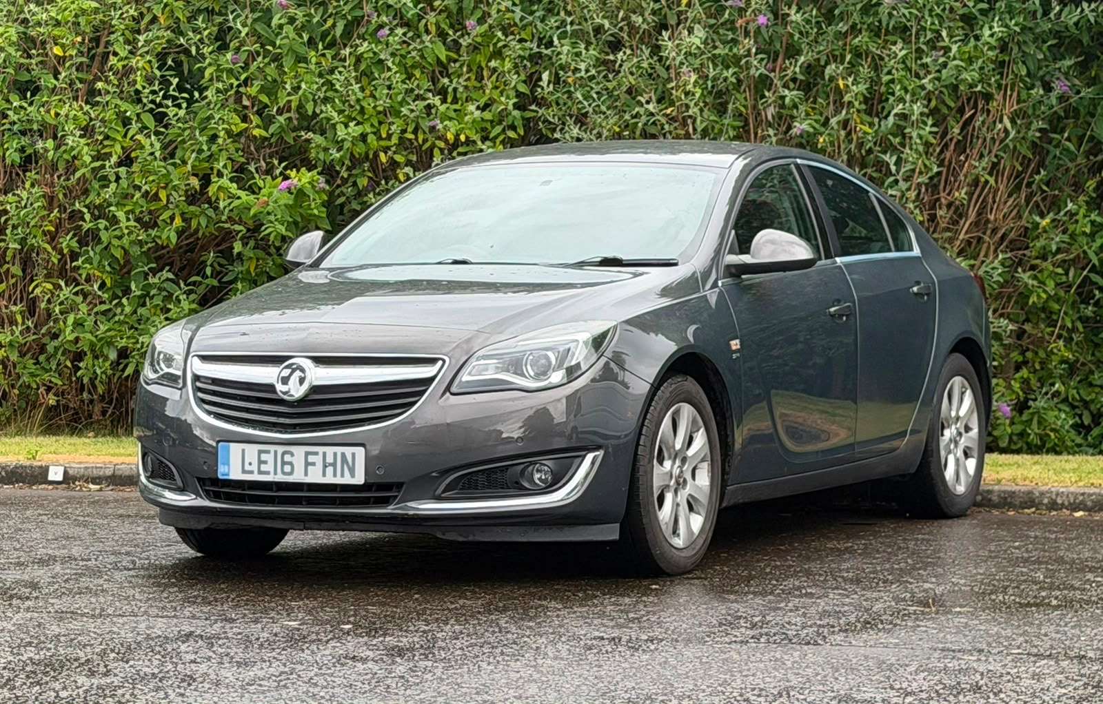 A 2016 VAUXHALL INSIGNIA 1.4i Turbo SRi Hatchback 5dr Petrol Manual Euro 6 (s/s) (140 ps) A 2016 VAUXHALL INSIGNIA 1.4i Turbo SRi Hatchback 5dr Petrol Manual Euro 6 (s/s) (140 ps)