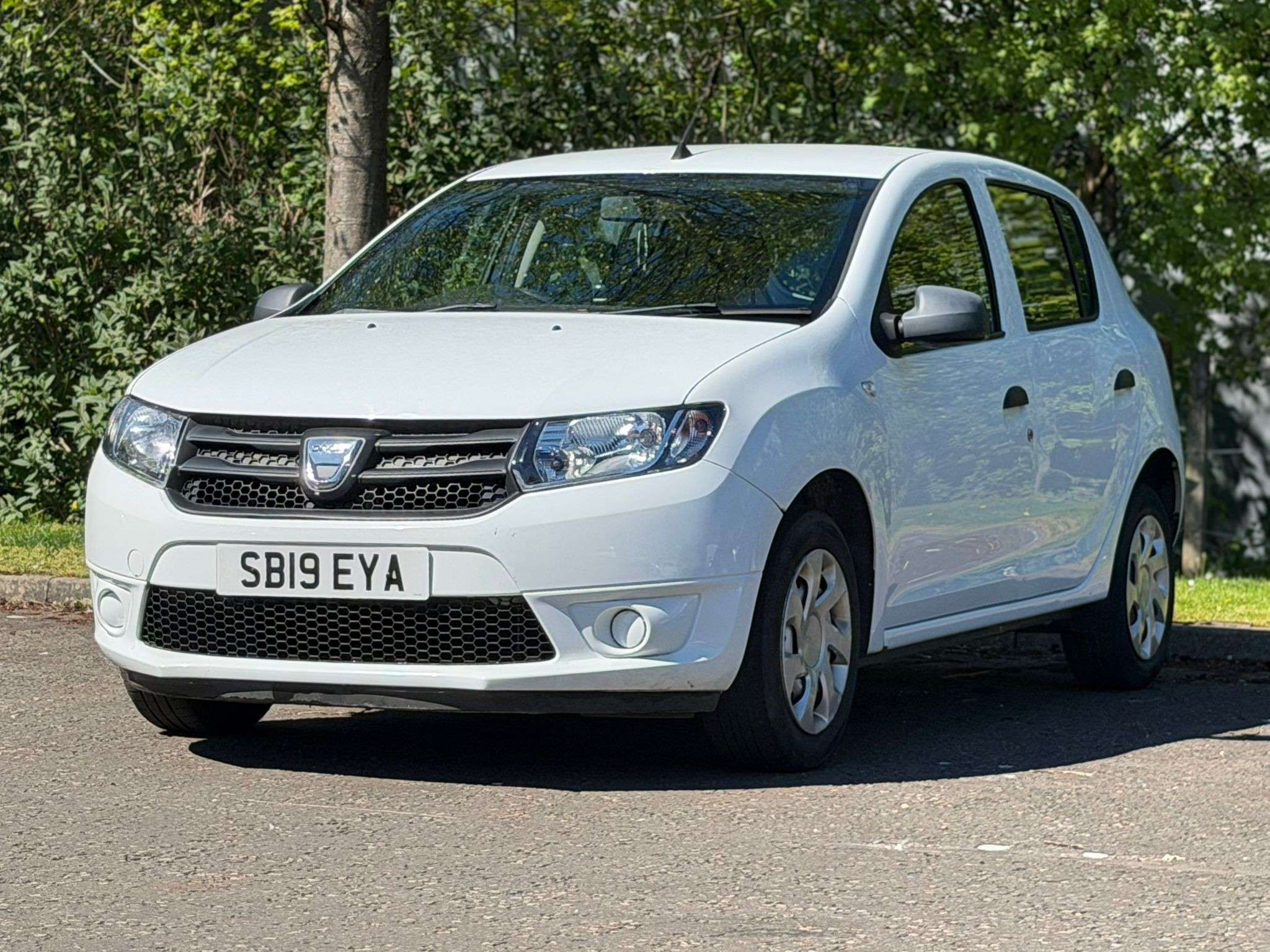 A 2019 DACIA SANDERO 1.0 SCe Essential Hatchback 5dr Petrol Manual Euro 6 (75 ps) A 2019 DACIA SANDERO 1.0 SCe Essential Hatchback 5dr Petrol Manual Euro 6 (75 ps)