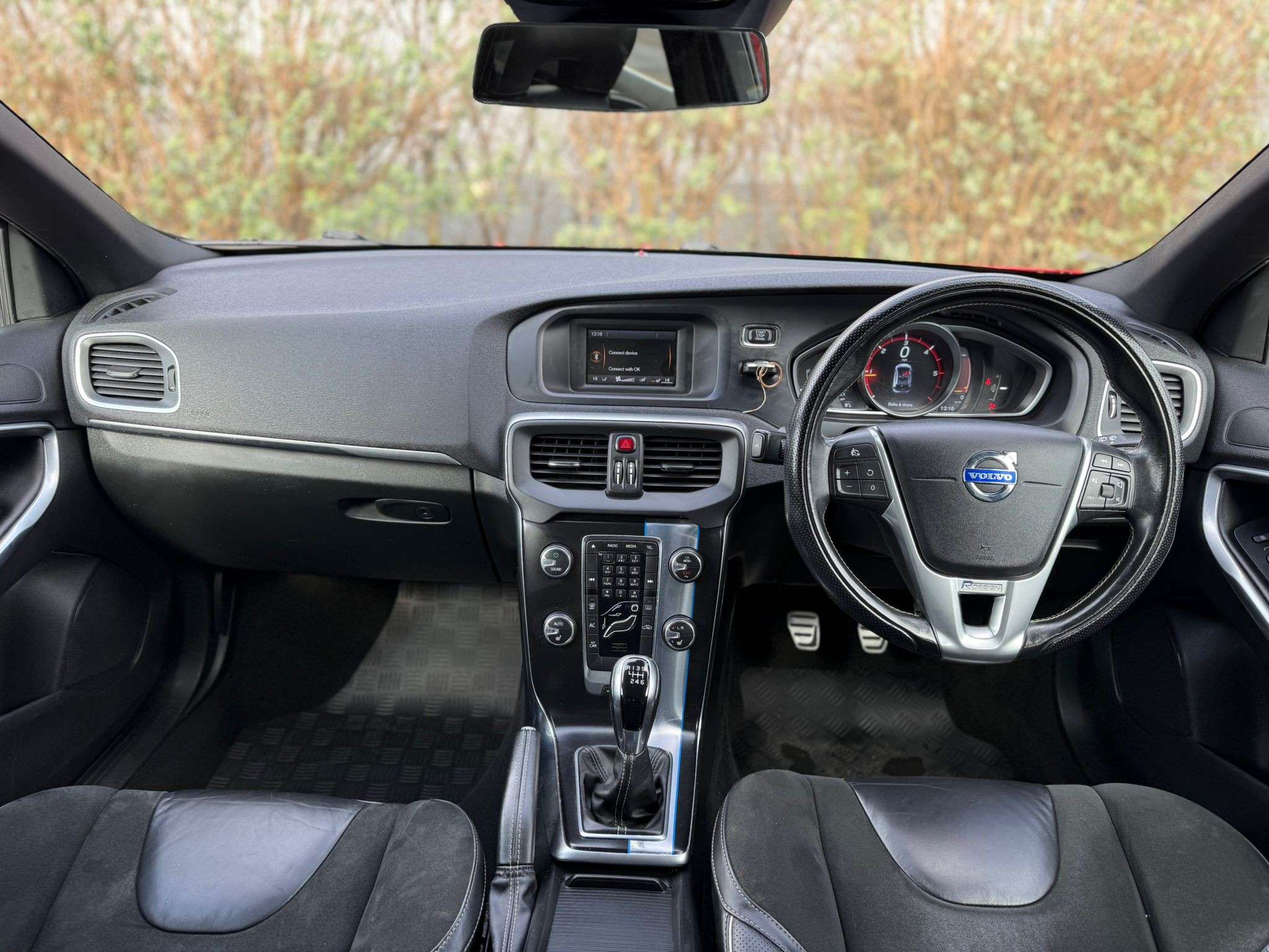 2014 VOLVO V40 2014 VOLVO V40