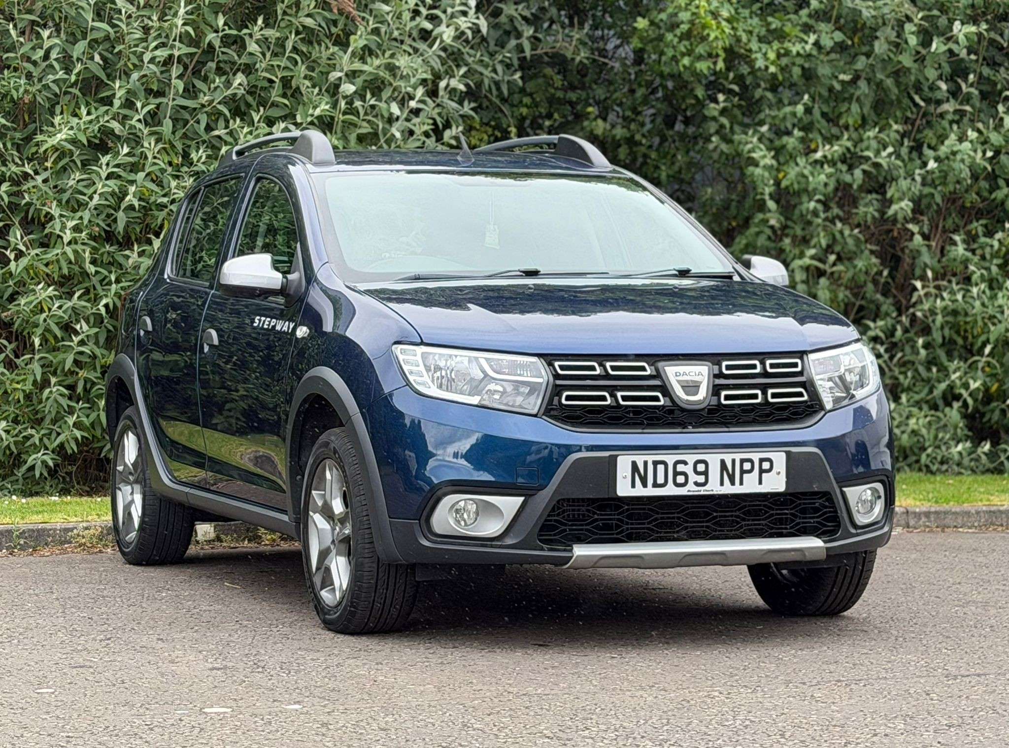 A 2019 DACIA SANDERO STEPWAY 0.9 TCe Comfort Hatchback 5dr Petrol Manual Euro 6 (s/s) (90 ps) A 2019 DACIA SANDERO STEPWAY 0.9 TCe Comfort Hatchback 5dr Petrol Manual Euro 6 (s/s) (90 ps)