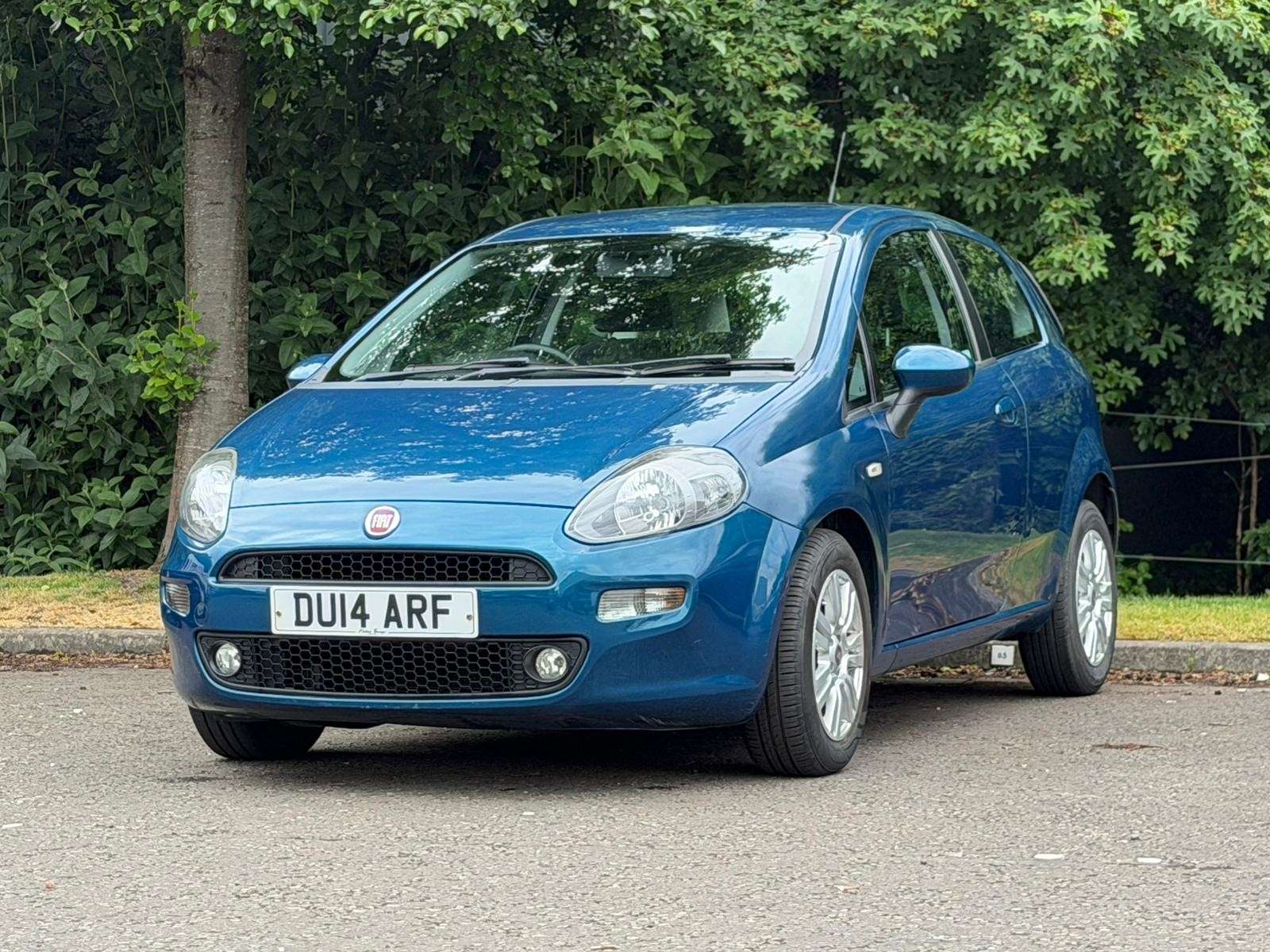 A 2014 FIAT PUNTO EASY A 2014 FIAT PUNTO EASY