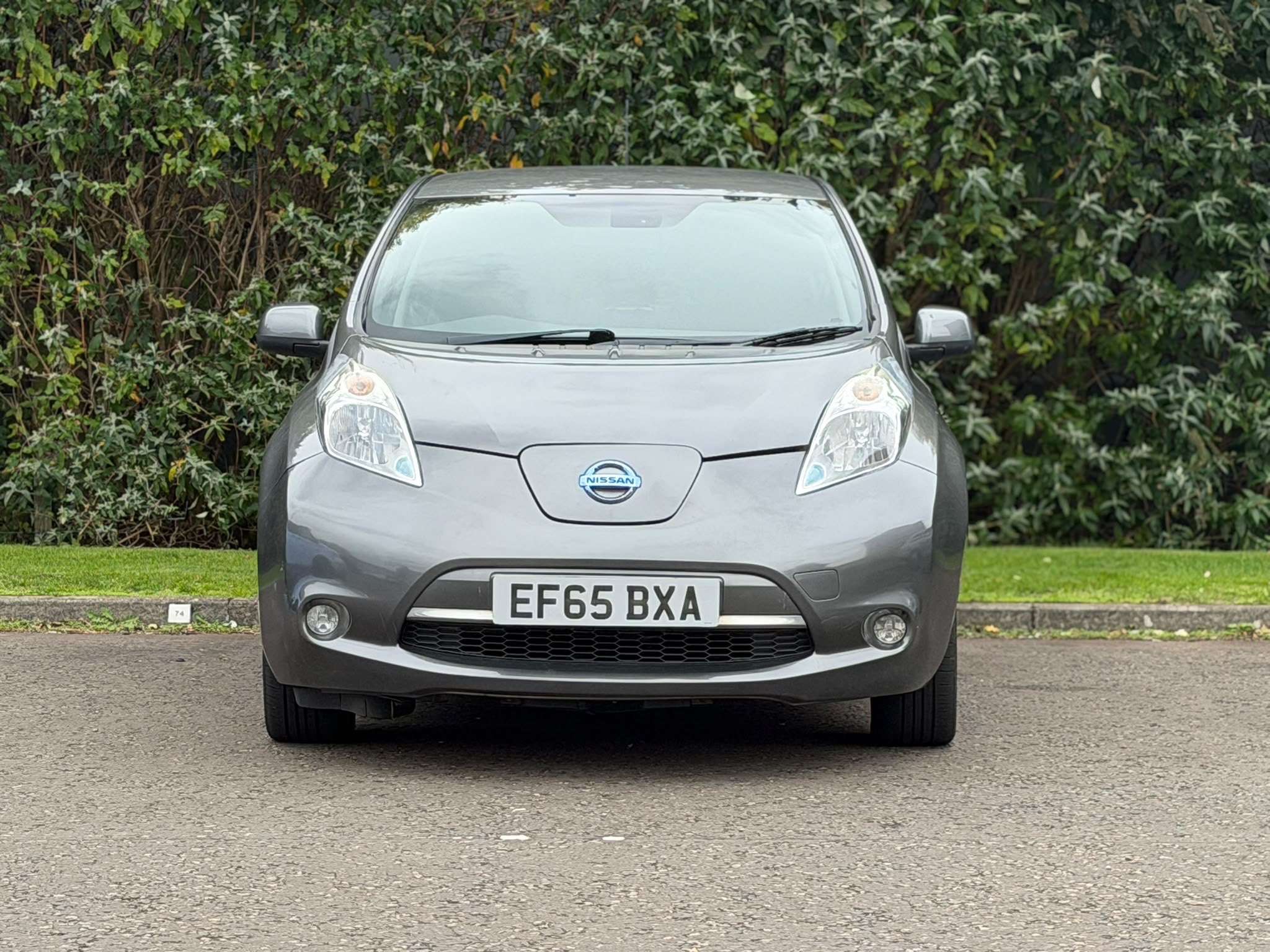 A 2016 NISSAN LEAF 30kWh Acenta Hatchback 5dr Electric Auto (109 bhp) A 2016 NISSAN LEAF 30kWh Acenta Hatchback 5dr Electric Auto (109 bhp)
