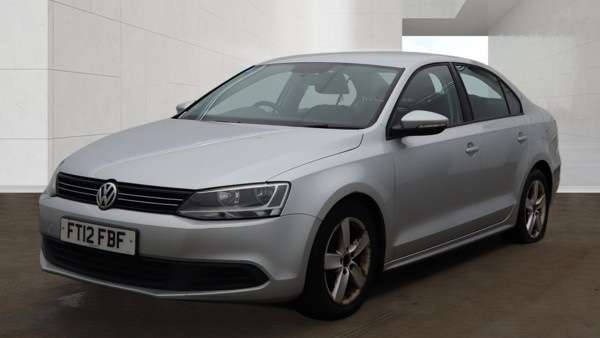 A 2013 VOLKSWAGEN PASSAT 1.6 TDI BlueMotion Tech S Estate 5dr Diesel Manual Euro 5 (s/s) (105 ps) A 2013 VOLKSWAGEN PASSAT 1.6 TDI BlueMotion Tech S Estate 5dr Diesel Manual Euro 5 (s/s) (105 ps)