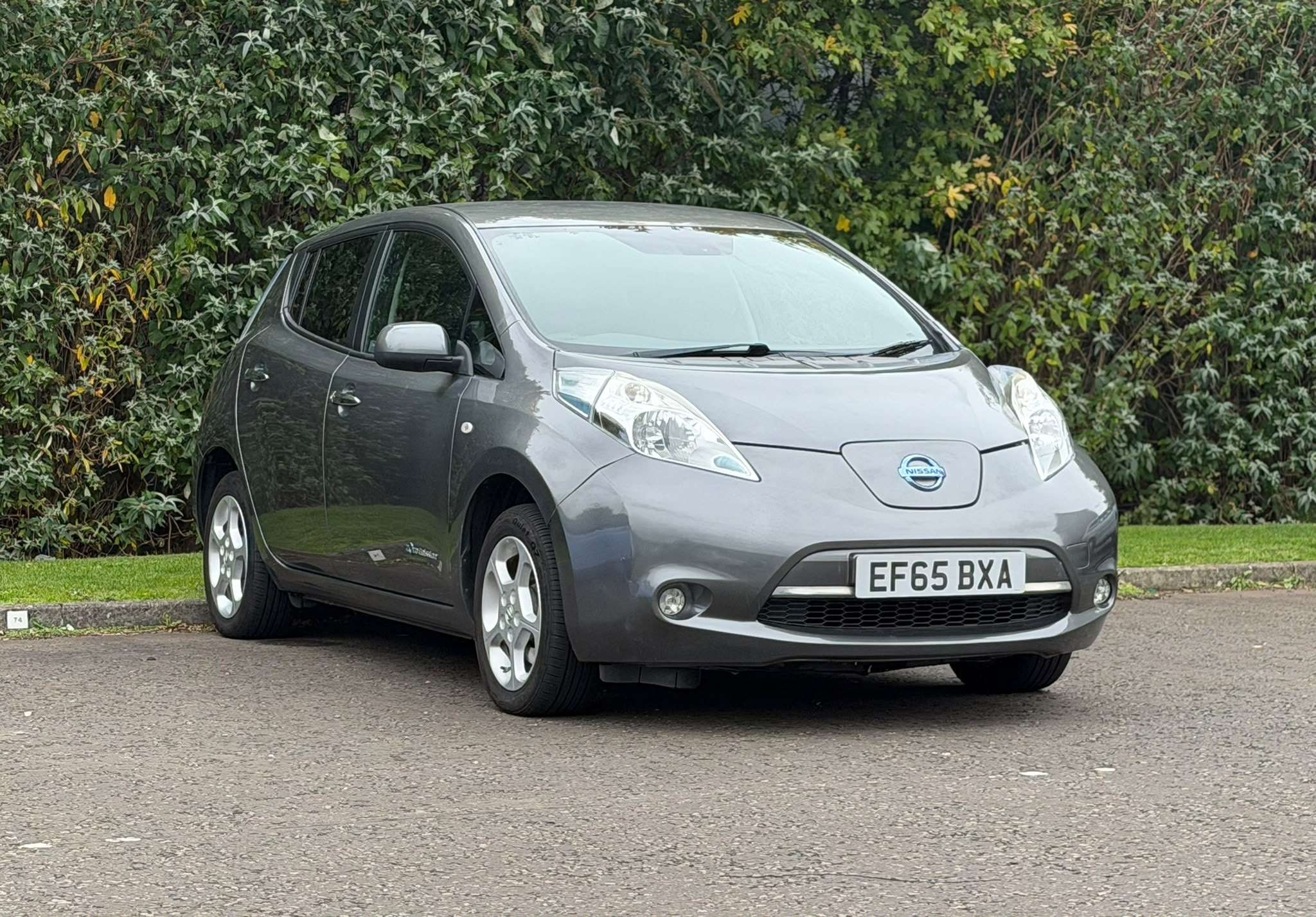 A 2016 NISSAN LEAF 30kWh Acenta Hatchback 5dr Electric Auto (109 bhp) A 2016 NISSAN LEAF 30kWh Acenta Hatchback 5dr Electric Auto (109 bhp)