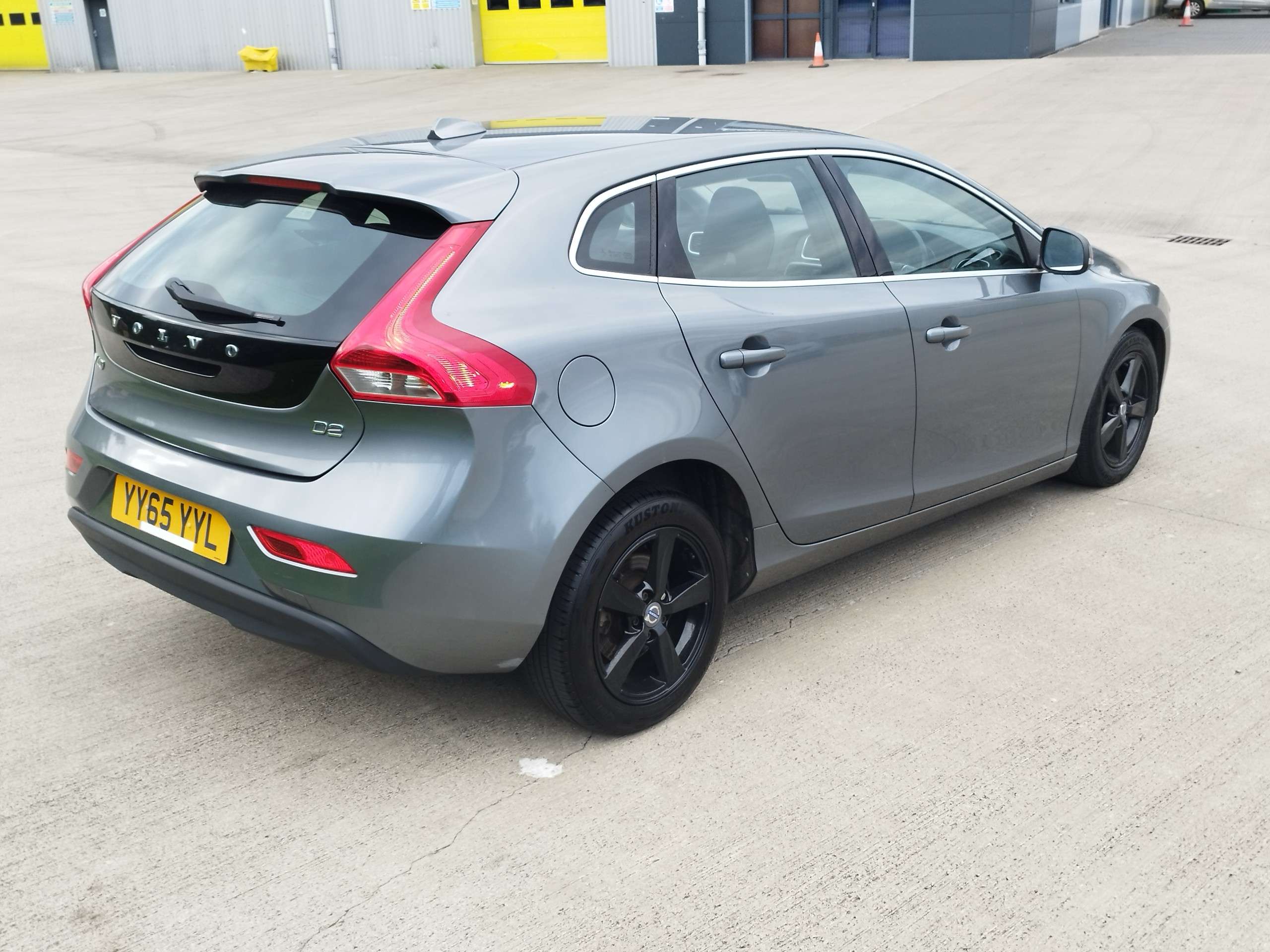 2015 VOLVO V40 2015 VOLVO V40