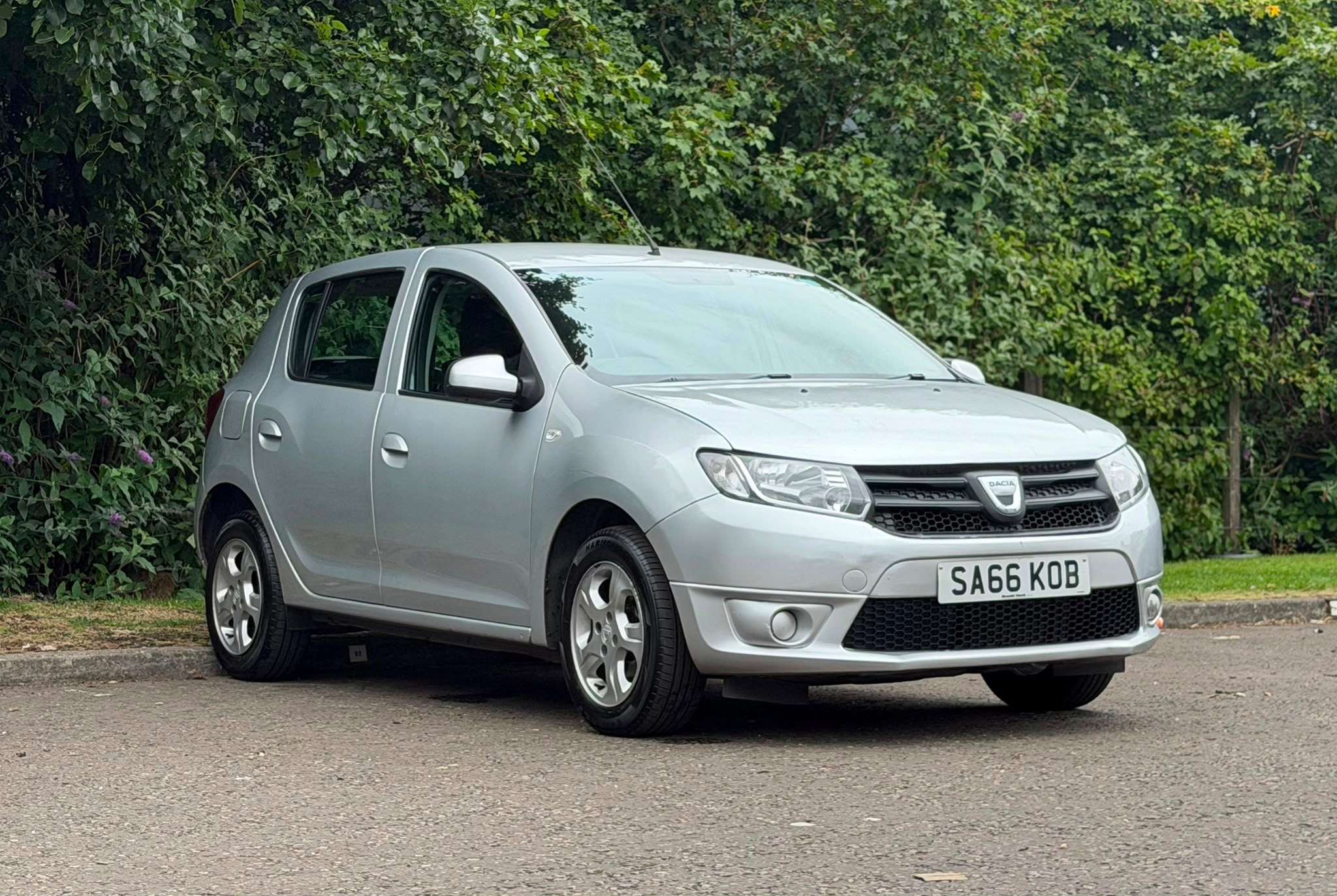 A 2016 DACIA SANDERO 0.9 TCe Laureate Hatchback 5dr Petrol Manual Euro 6 (s/s) (90 ps) A 2016 DACIA SANDERO 0.9 TCe Laureate Hatchback 5dr Petrol Manual Euro 6 (s/s) (90 ps)
