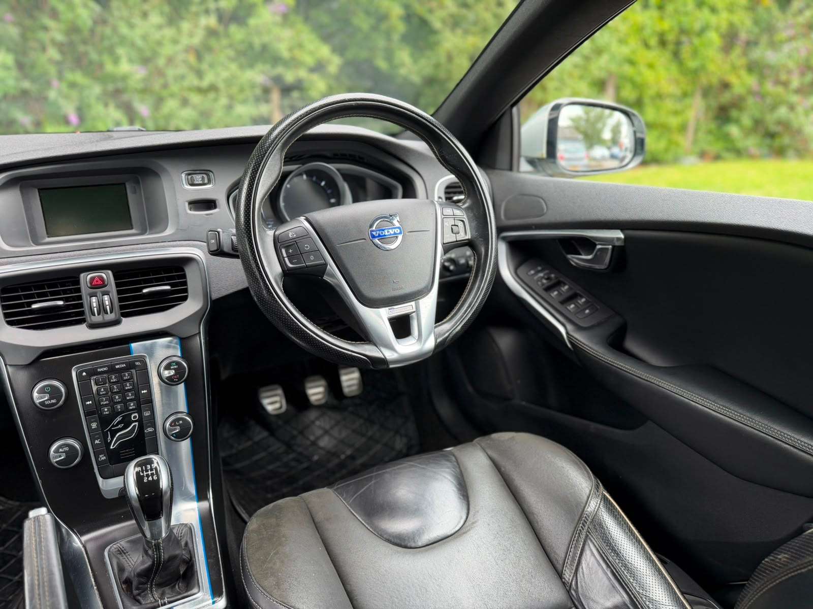2014 VOLVO V40 2014 VOLVO V40