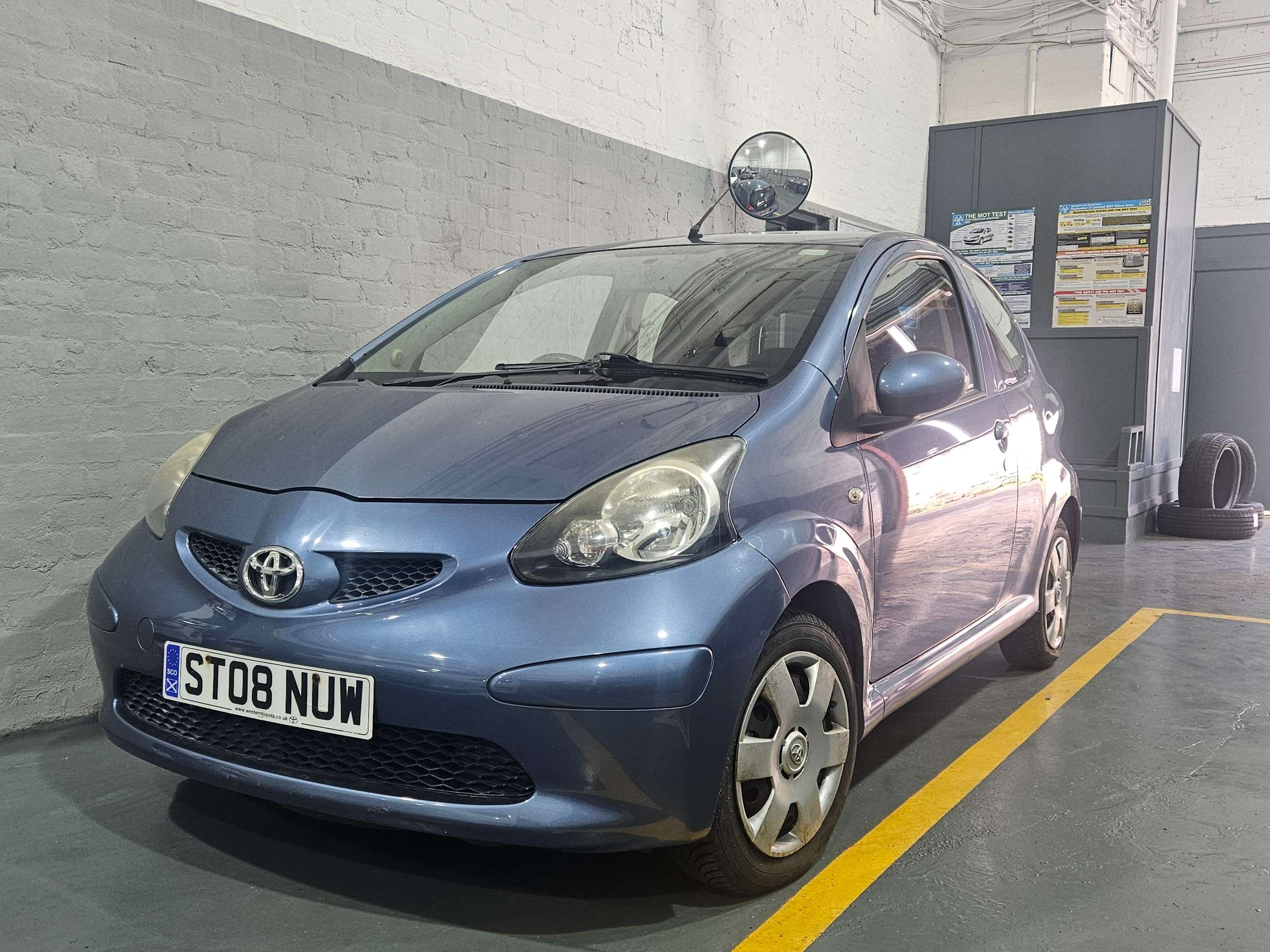 A 2008 TOYOTA AYGO 1.0 VVT-i Blue Hatchback 3dr Petrol Manual Euro 4 (67 bhp) A 2008 TOYOTA AYGO 1.0 VVT-i Blue Hatchback 3dr Petrol Manual Euro 4 (67 bhp)